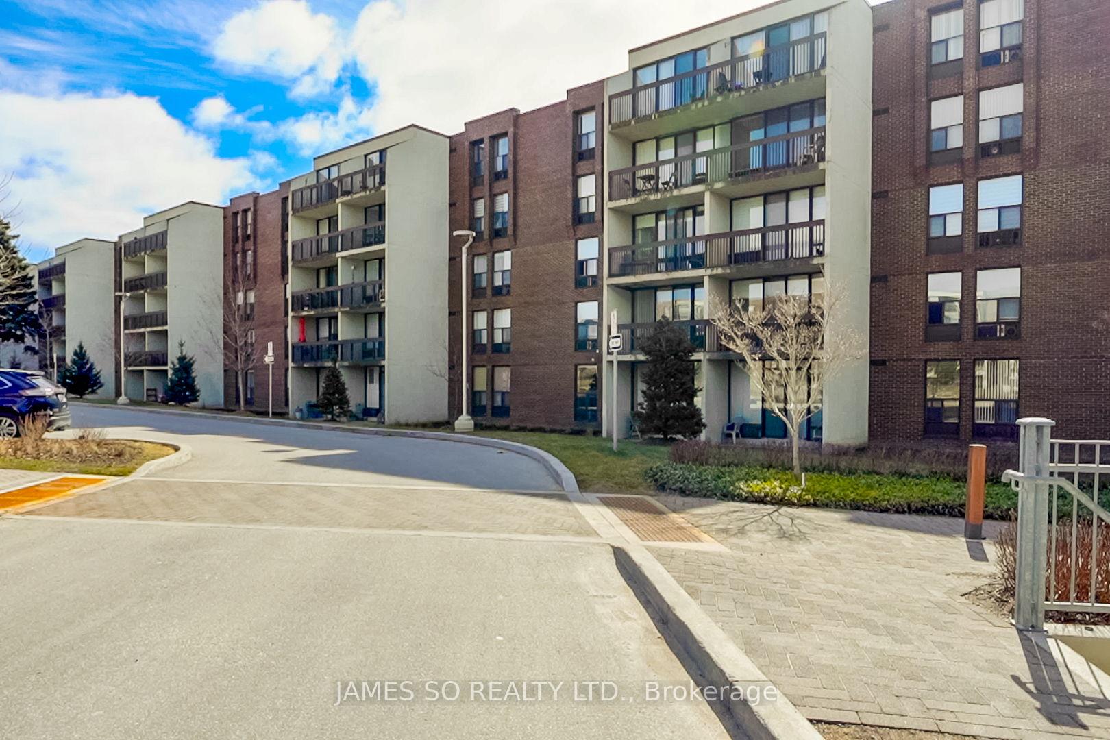 3 Bedrooms Condo at 20 Fashion Roseway,  Toronto For sale