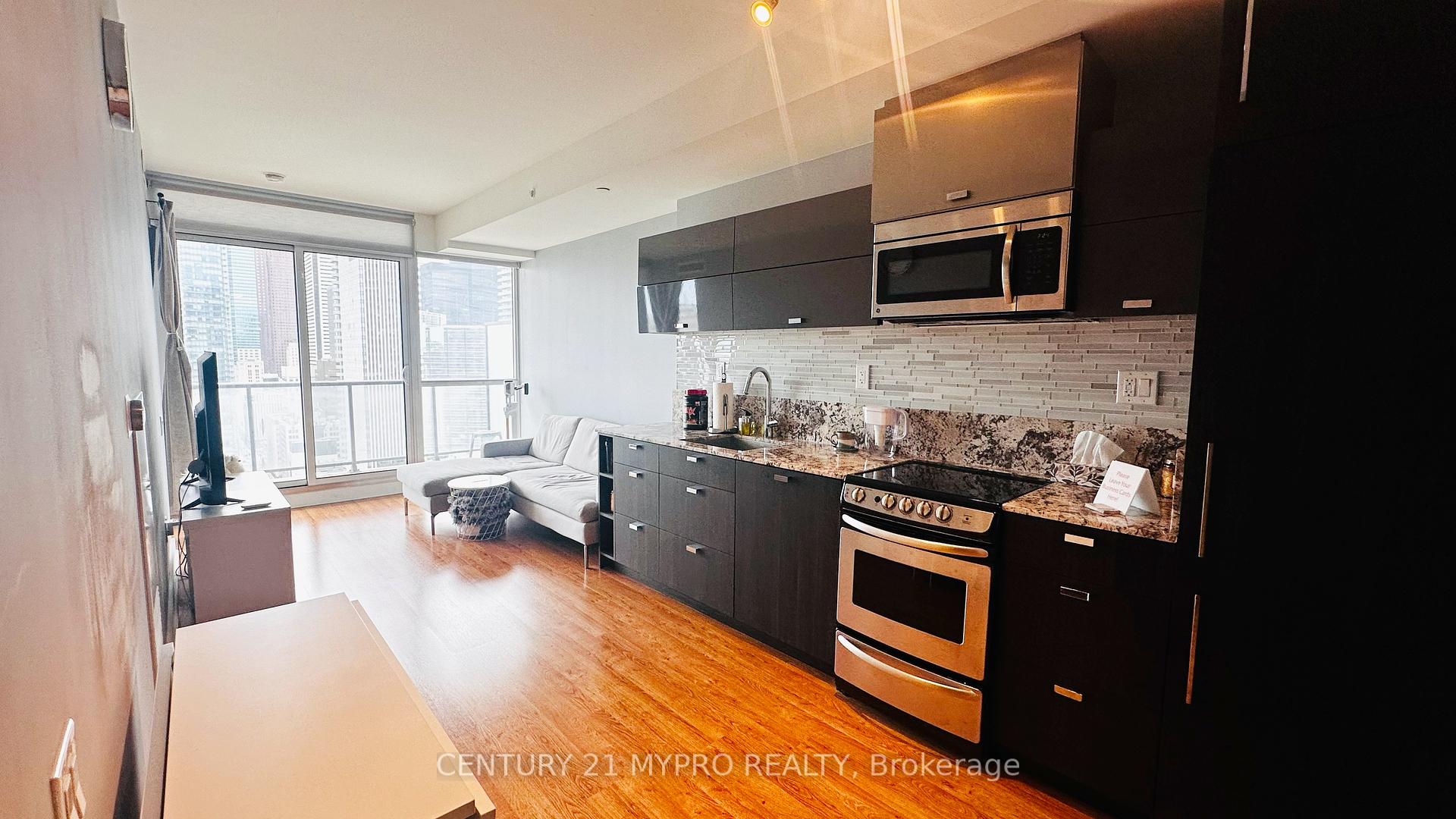 2 Bedrooms Condo at 290 Adelaide,  Toronto For sale