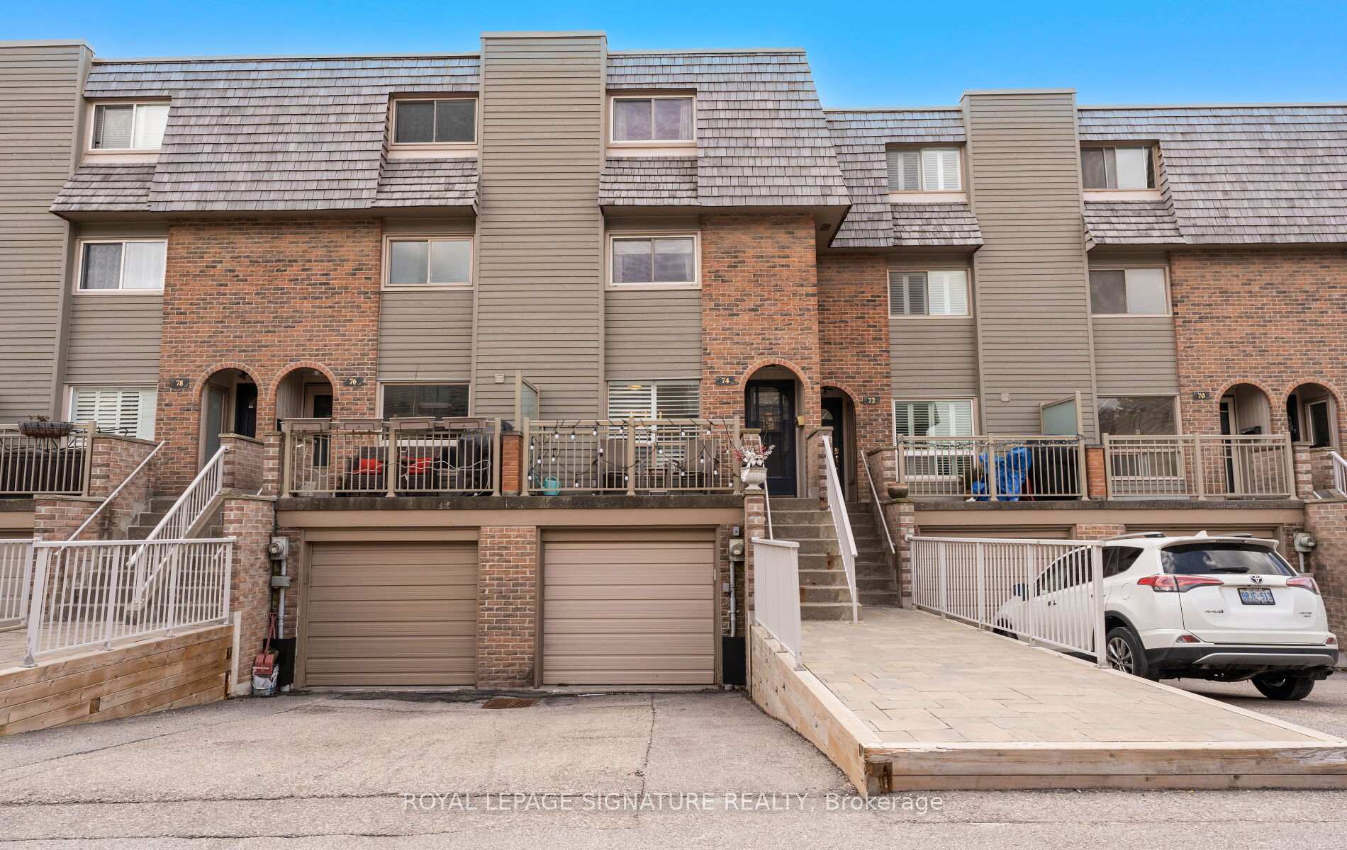 3 Bedrooms Condo at 74 Dutch Myrtle, Toronto For sale