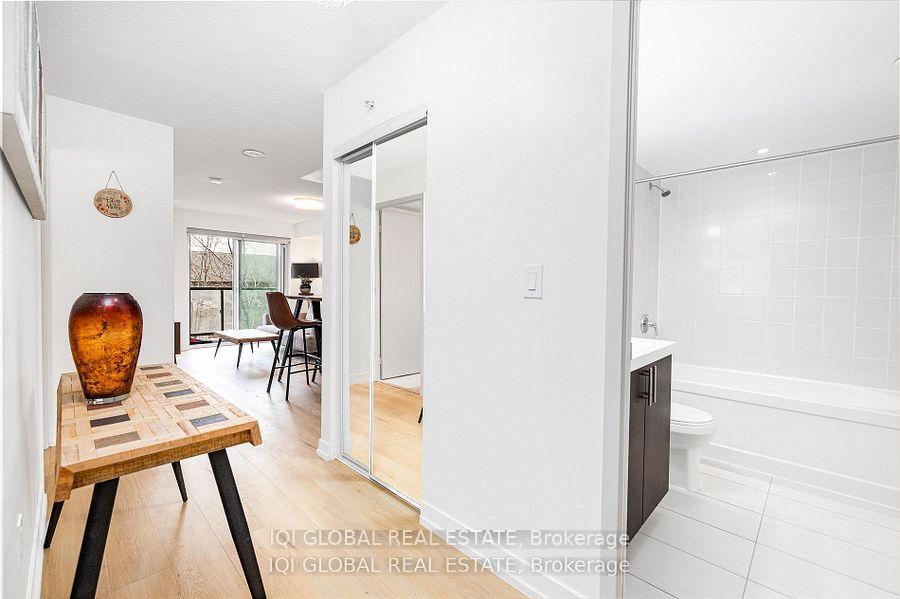 2 Bedrooms Condo at 1420 Dupont, Toronto For sale