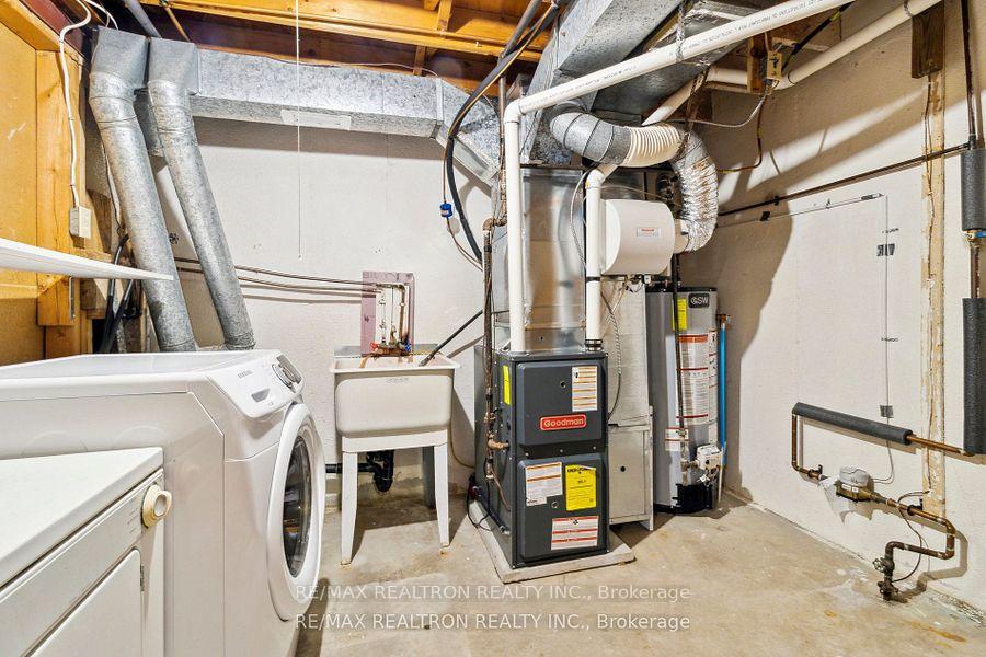 3 Bedrooms Condo at 44 Chester Le, Toronto For sale