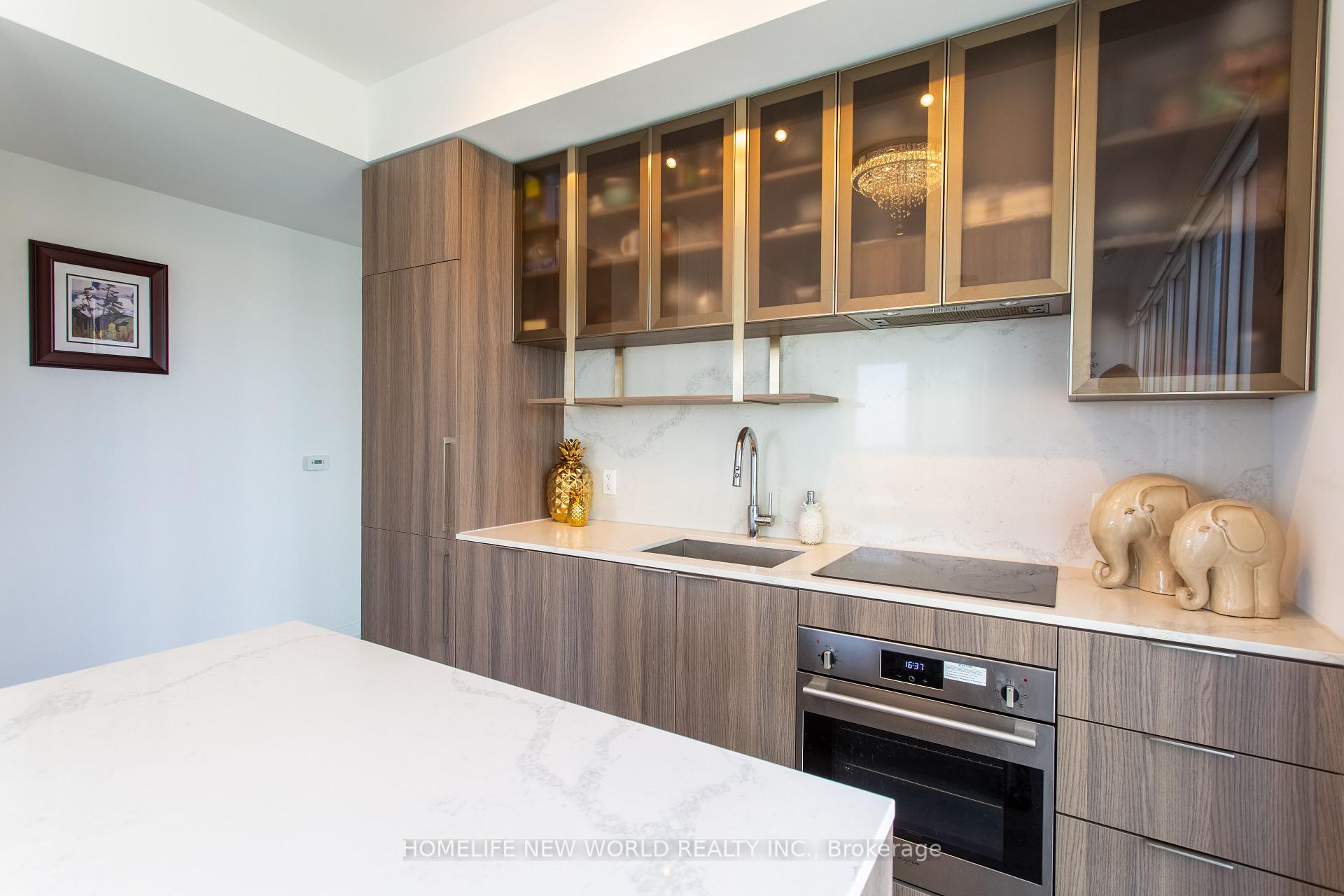 2 Bedrooms Condo at 15 Holmes, Toronto For sale