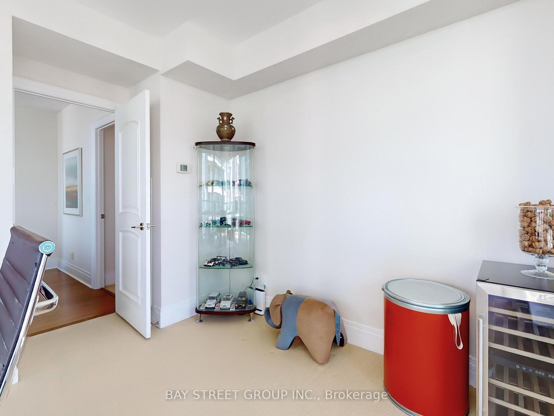 3 Bedrooms Condo at 33 BAY, Toronto For sale