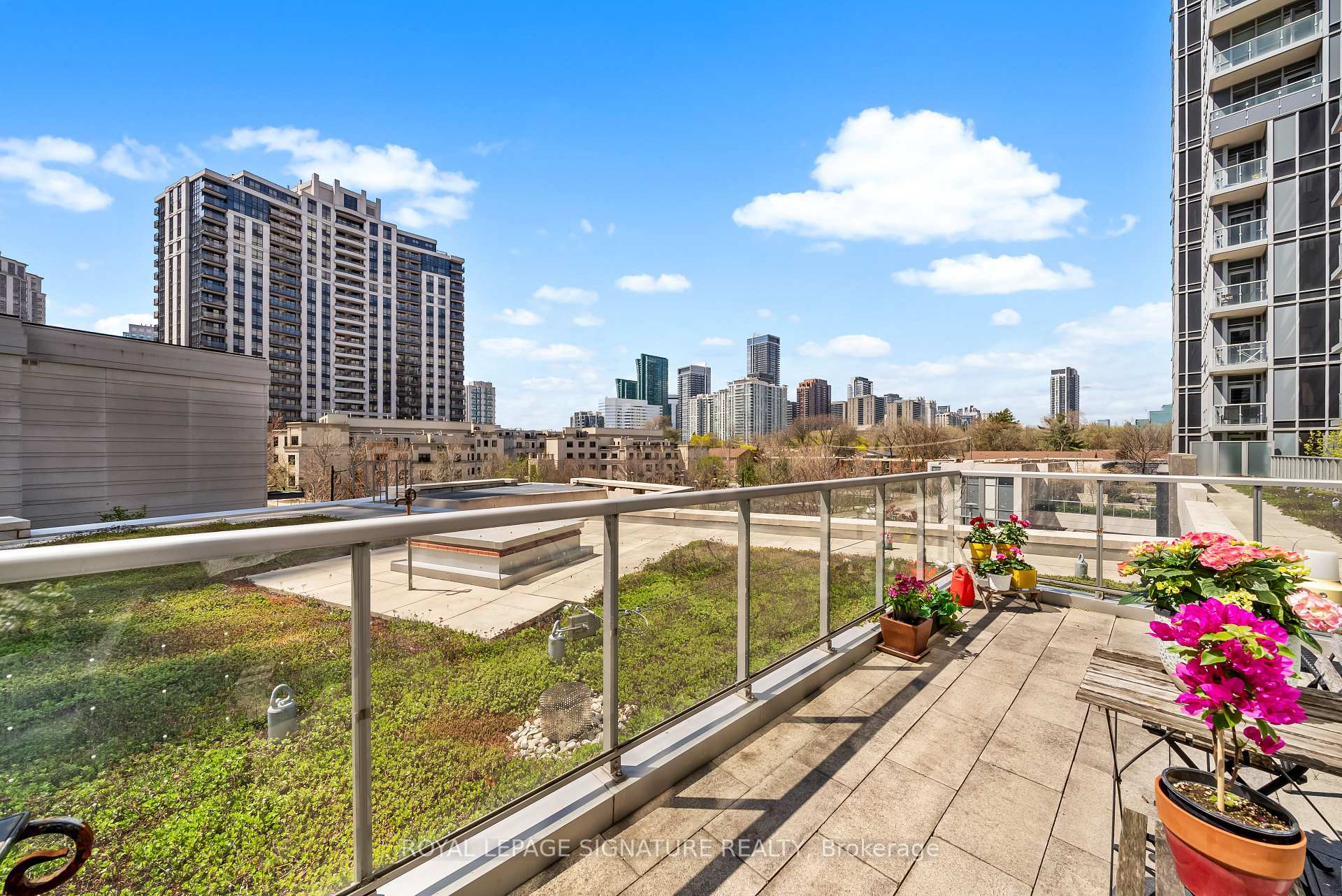 3 Bedrooms Condo at 120 Harrison Garden, Toronto For sale