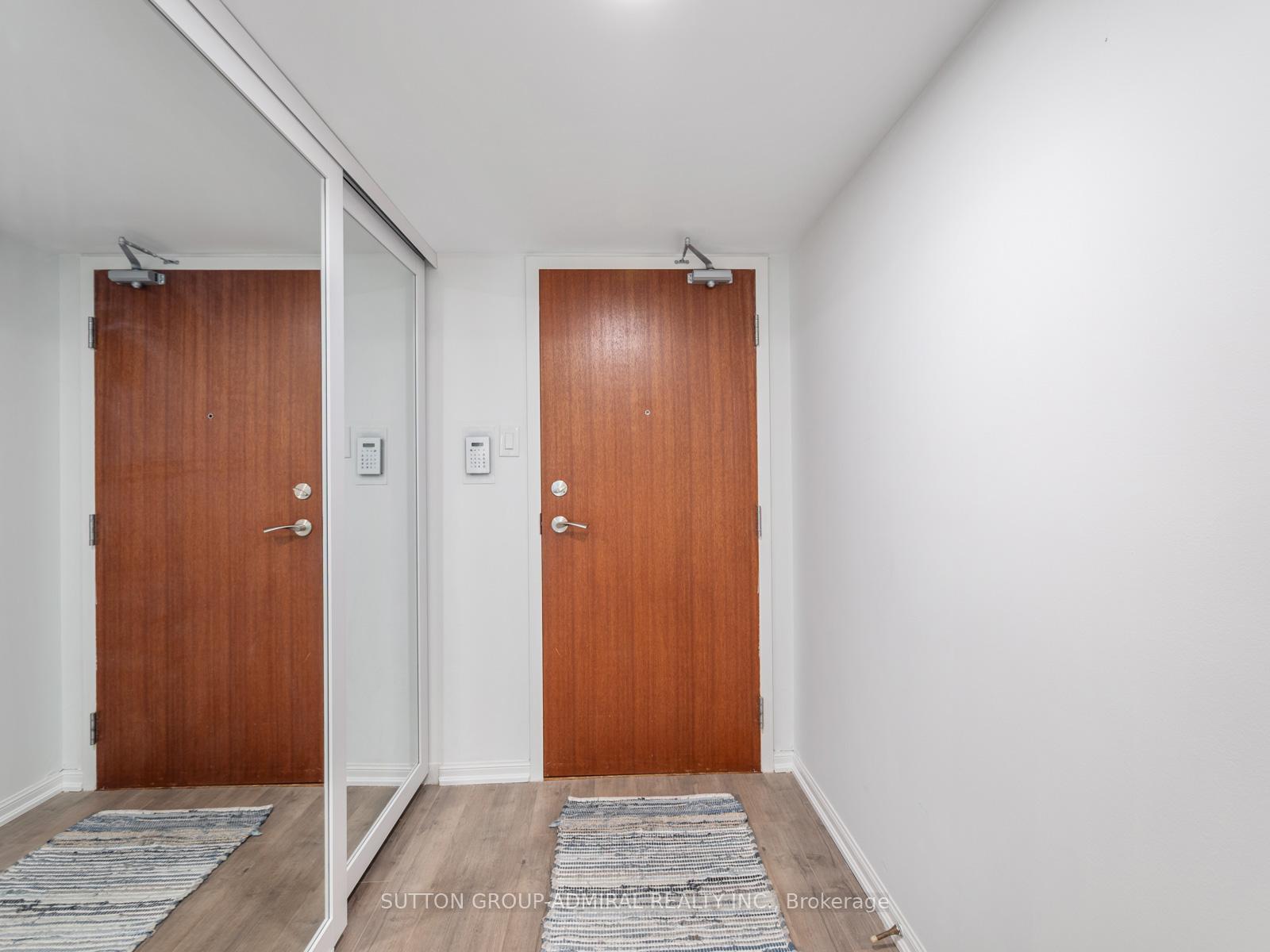 2 Bedrooms Condo at 120 Promenade, Vaughan For sale