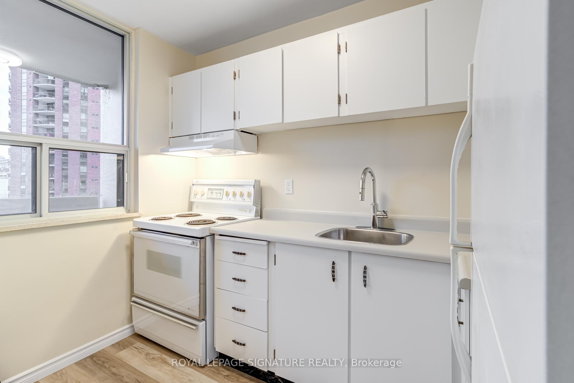 Condo at 40 Homewood, Toronto For sale