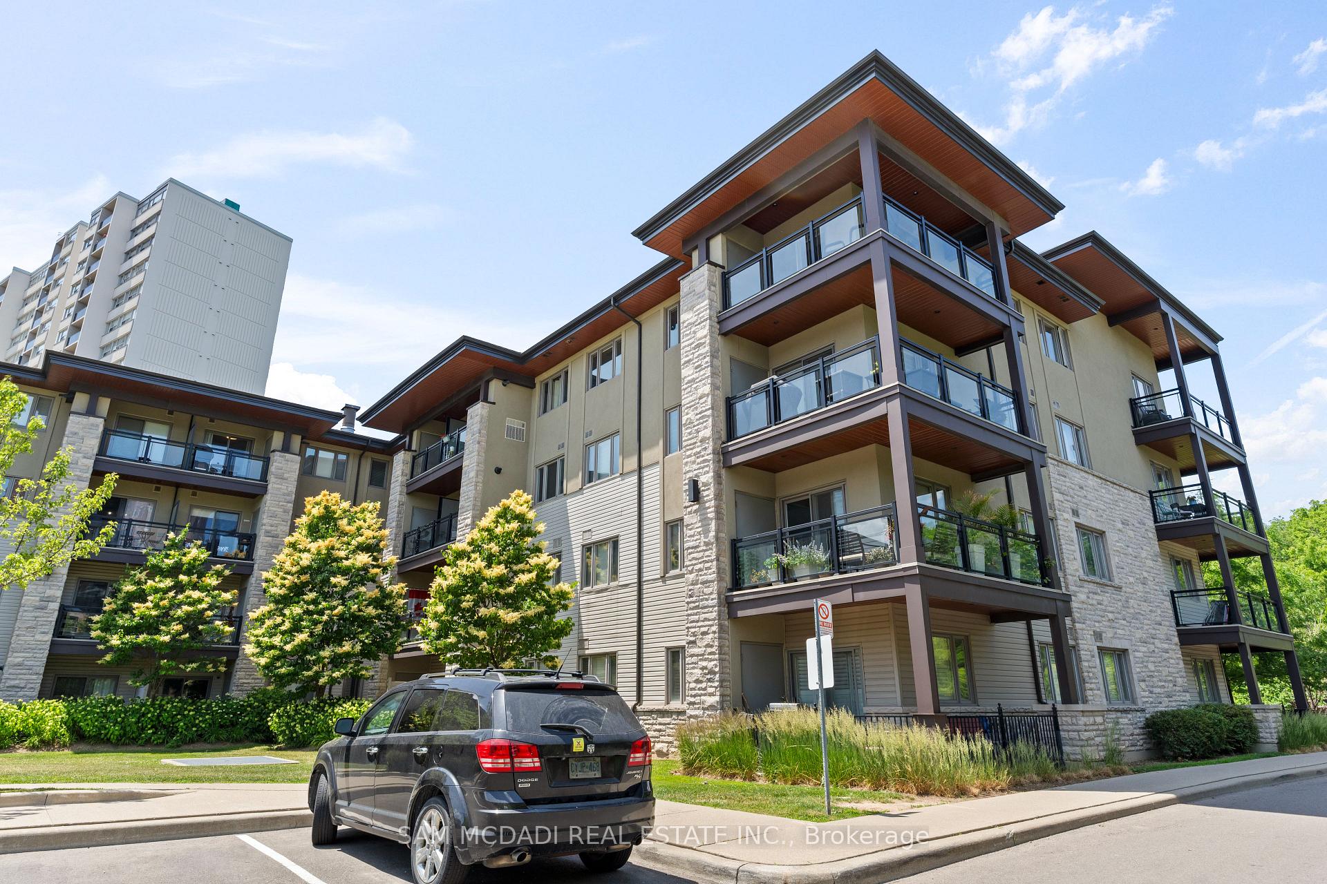 2 Bedrooms Condo at 570 Lolita, Mississauga For sale