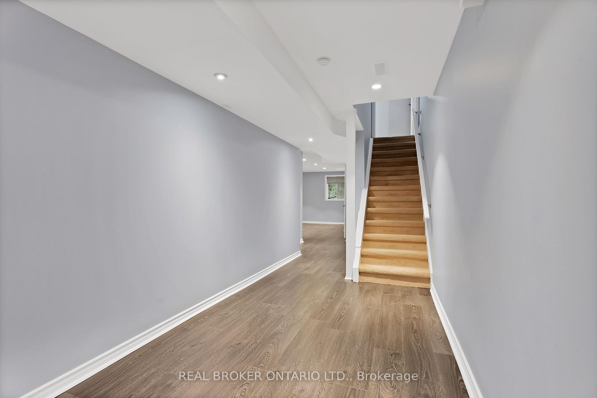3 Bedrooms Condo at 7360 Zinnia, Mississauga For sale