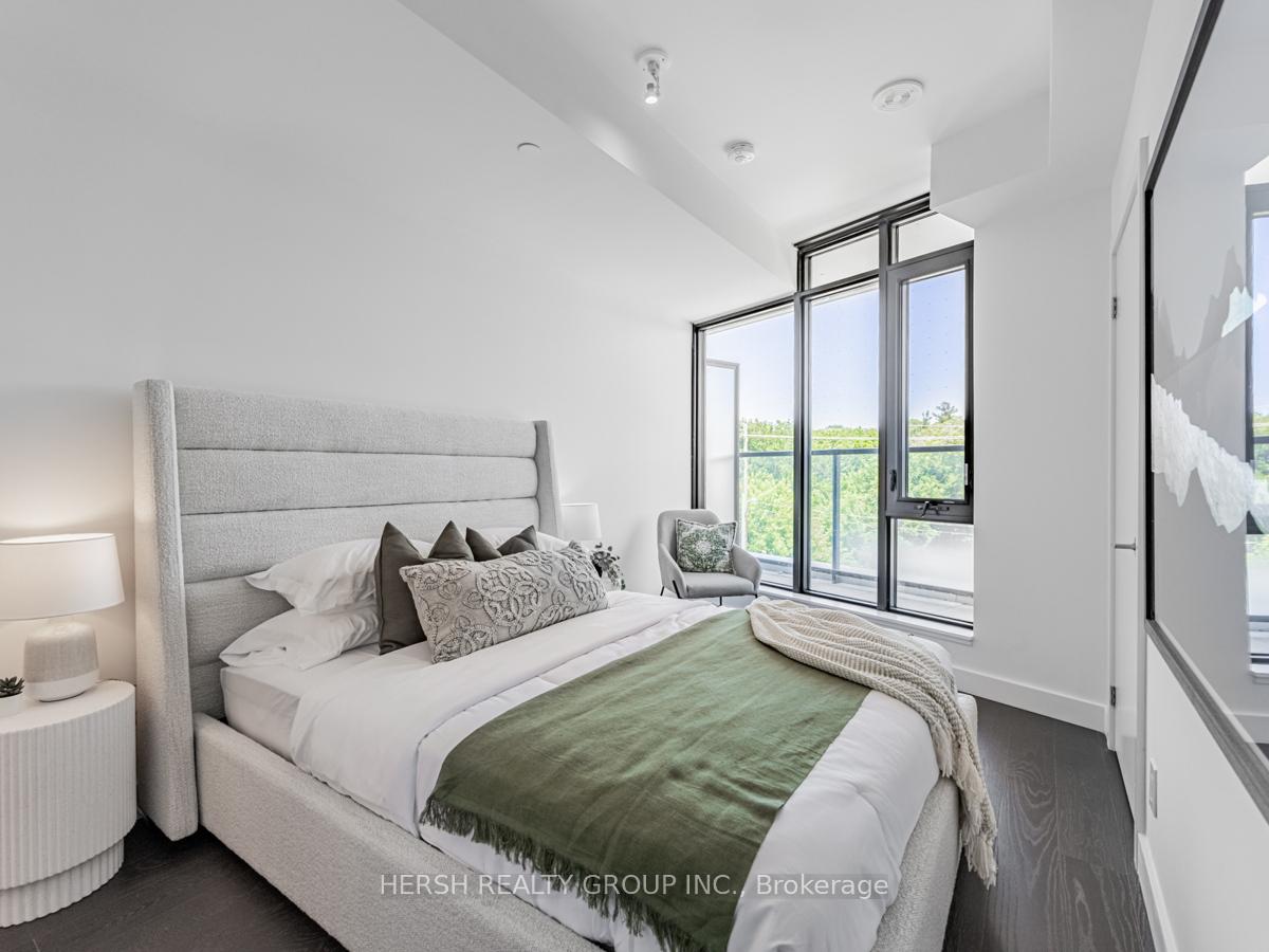 2 Bedrooms Condo at 160 Kingsway,  Toronto For sale