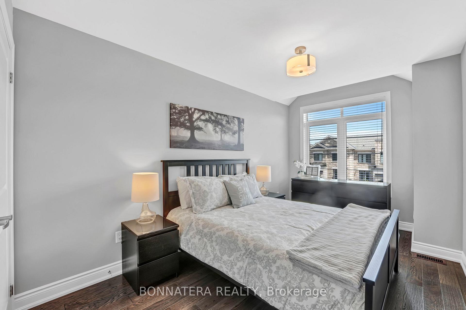 4 Bedrooms Condo at 10 Augustus, Toronto For sale