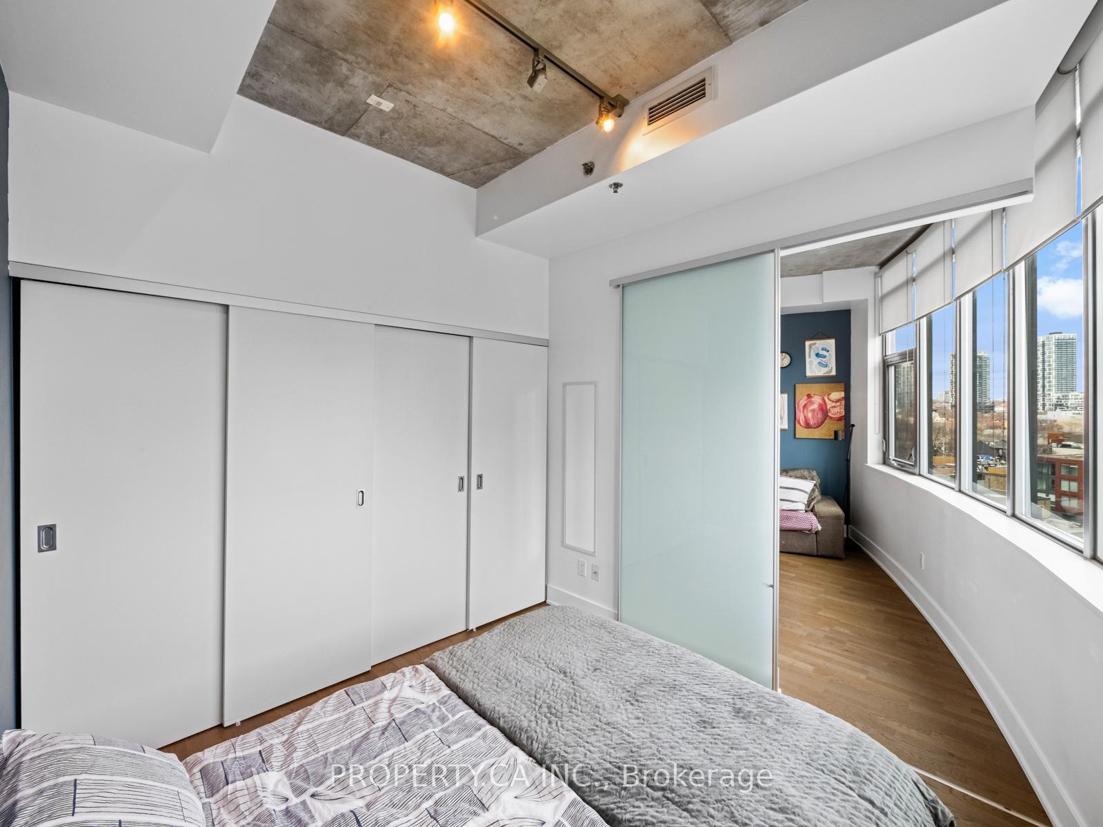 2 Bedrooms Condo at 90 Trinity,  Toronto For sale