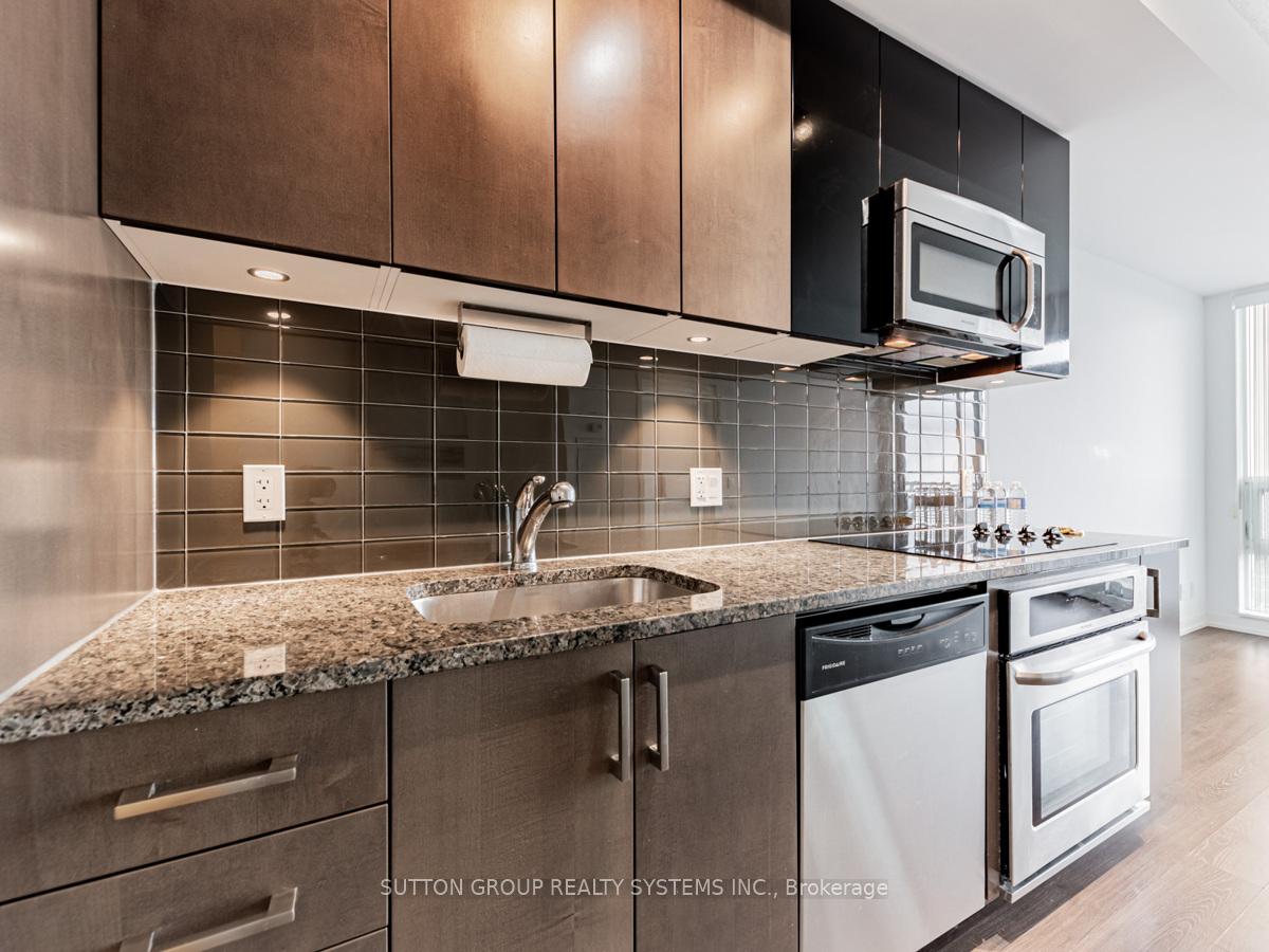 2 Bedrooms Condo at 98 Lillian, Toronto For sale