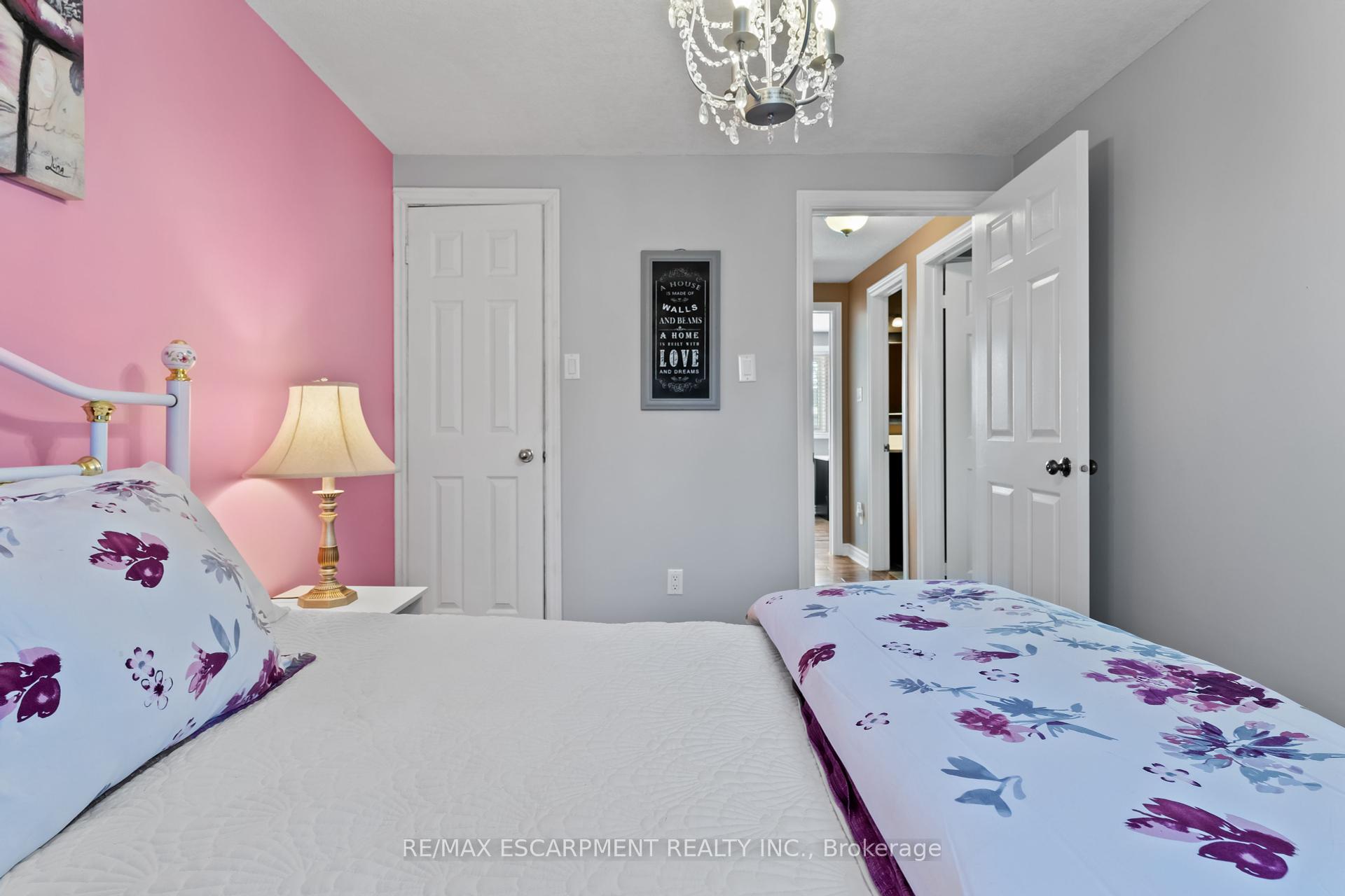 3 Bedrooms Condo at 79 Braeheid,  Hamilton For sale