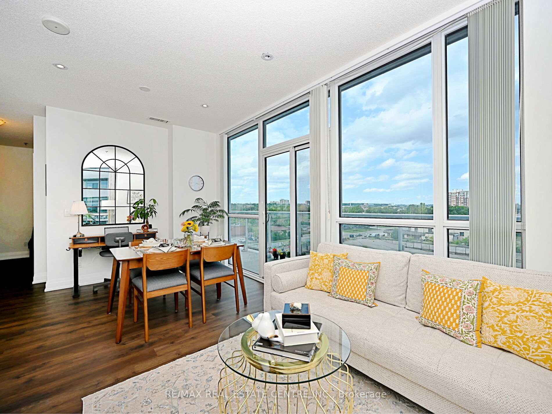 2 Bedrooms Condo at 65 Speers, Oakville For sale