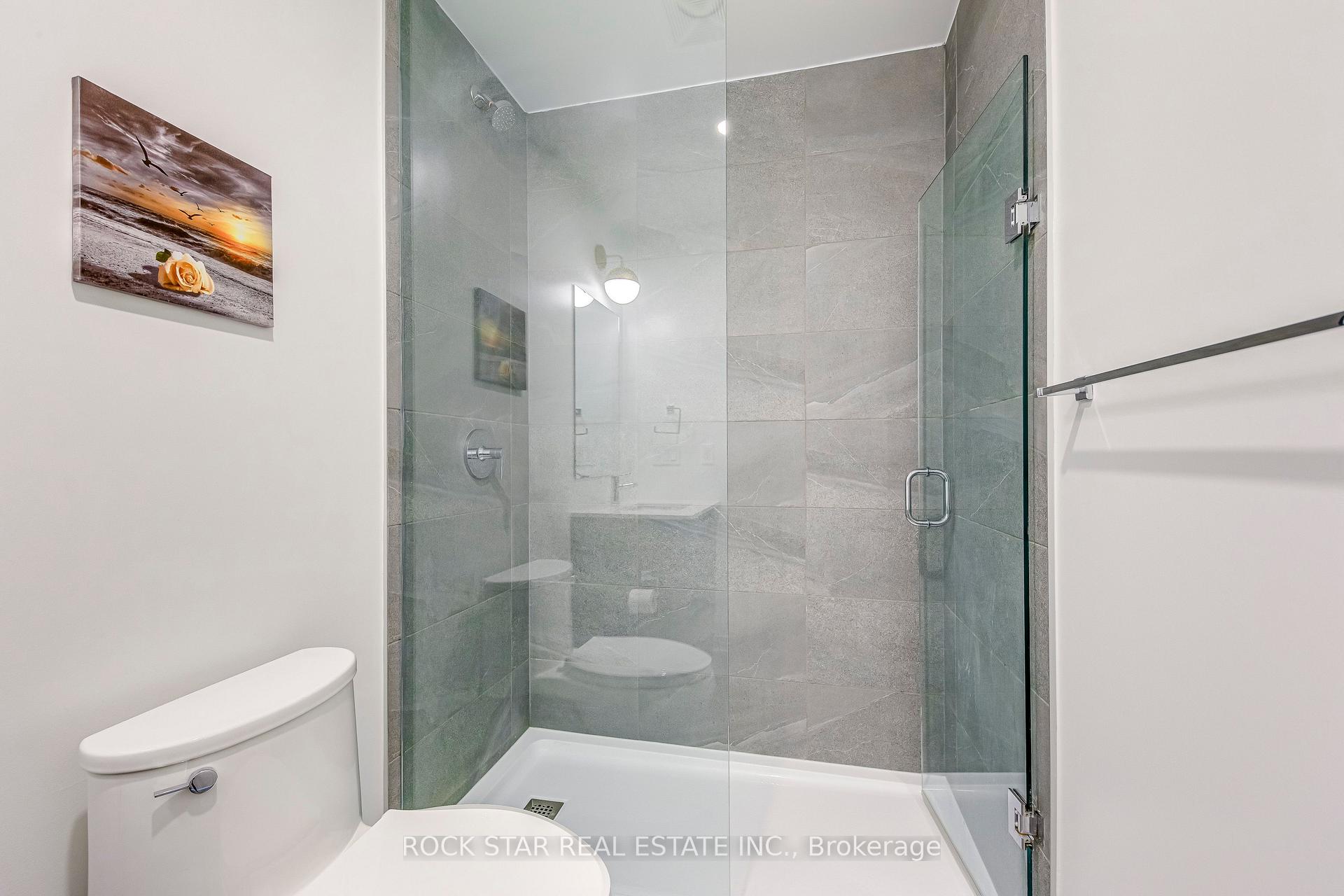 2 Bedrooms Condo at 405 Dundas,  Oakville For sale