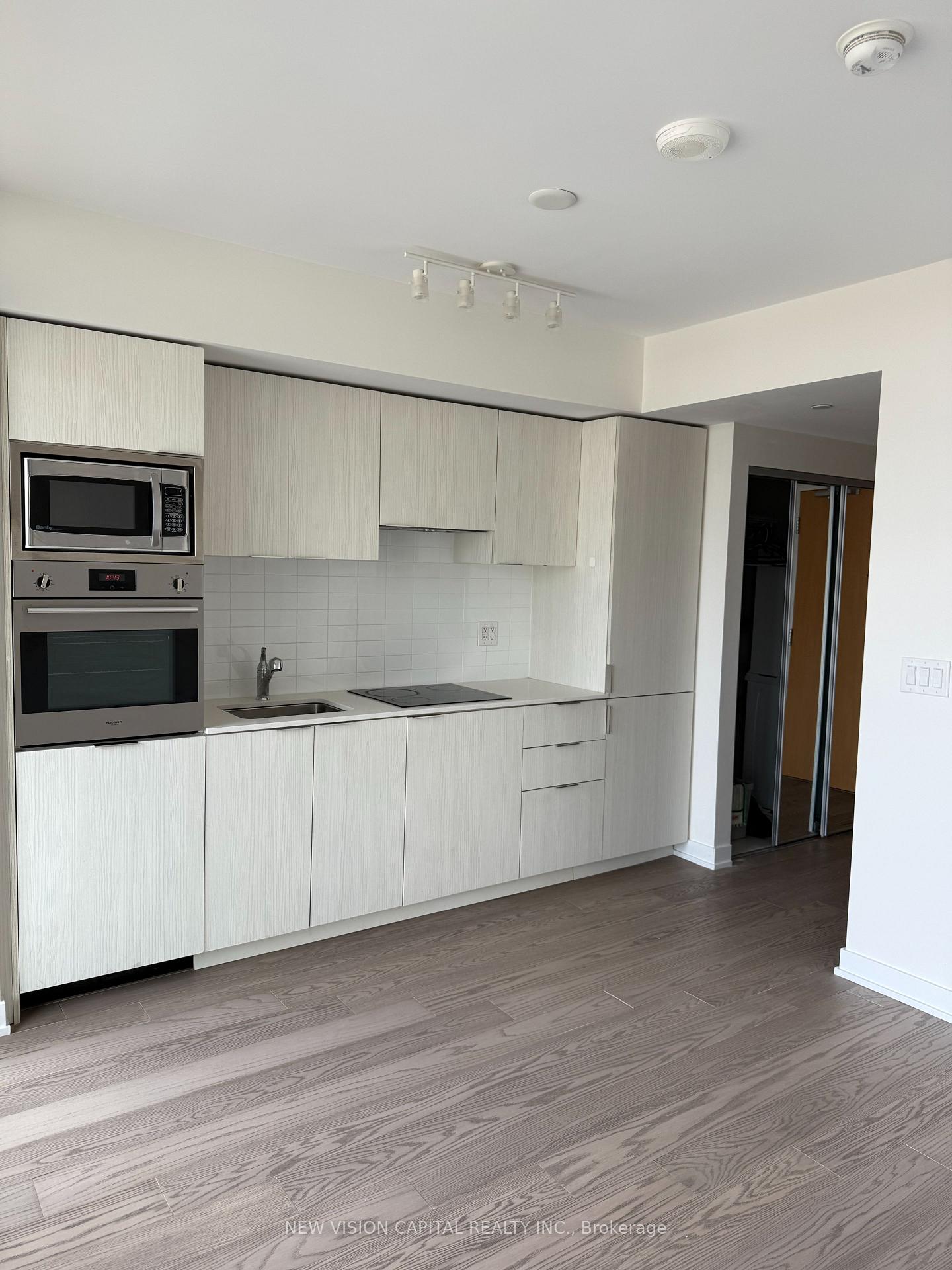 1 Bedroom Condo at 11 Wellesley, Toronto For sale