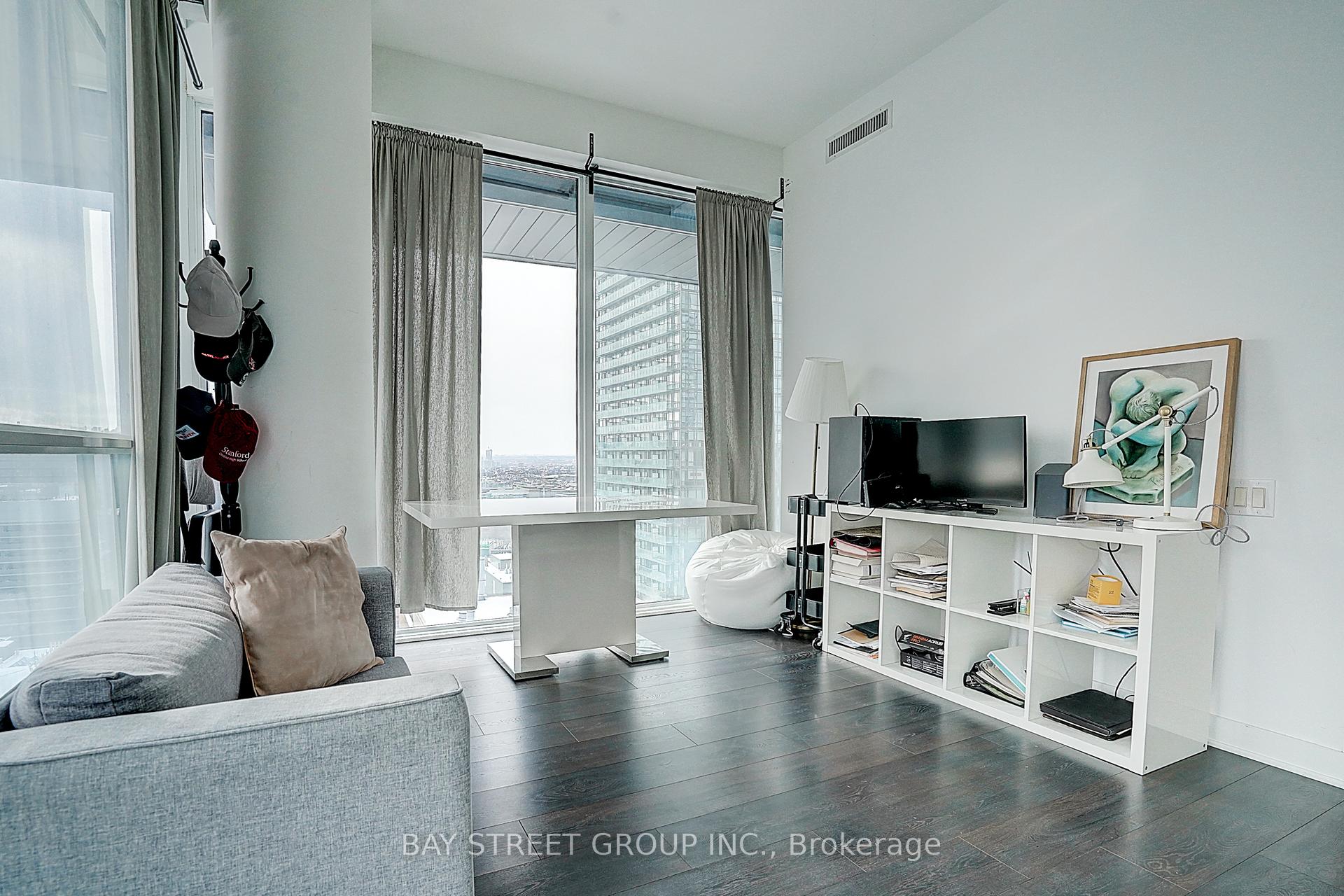 1 Bedroom Condo at 15 Grenville, Toronto For sale