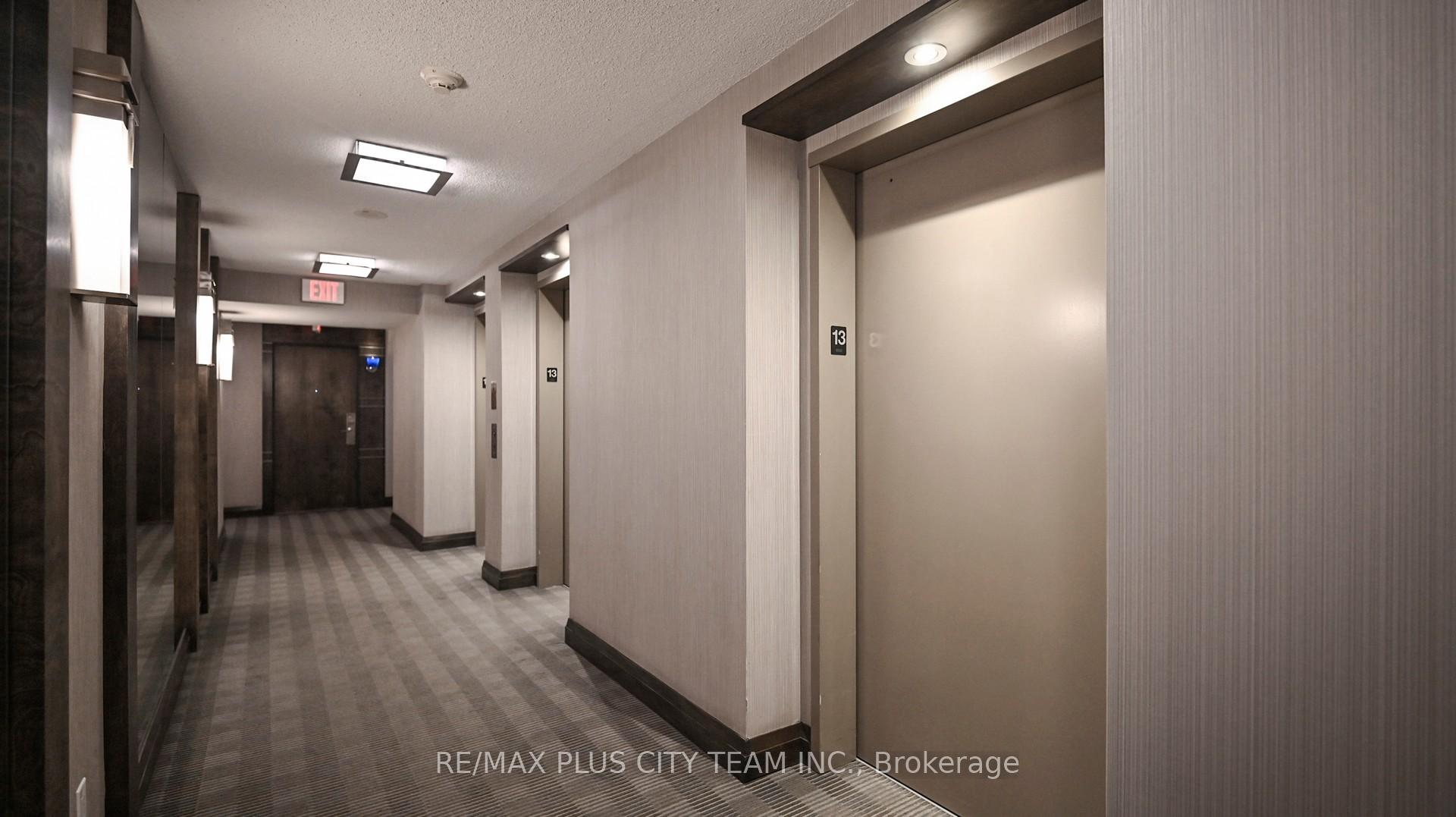 2 Bedrooms Condo at 18 Harbour, Toronto For sale