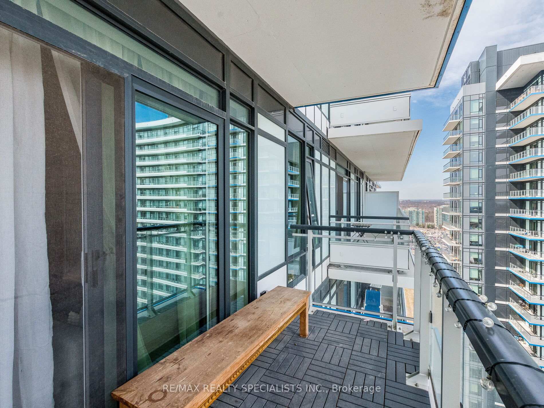 2 Bedrooms Condo at 2560 Eglinton, Mississauga For sale