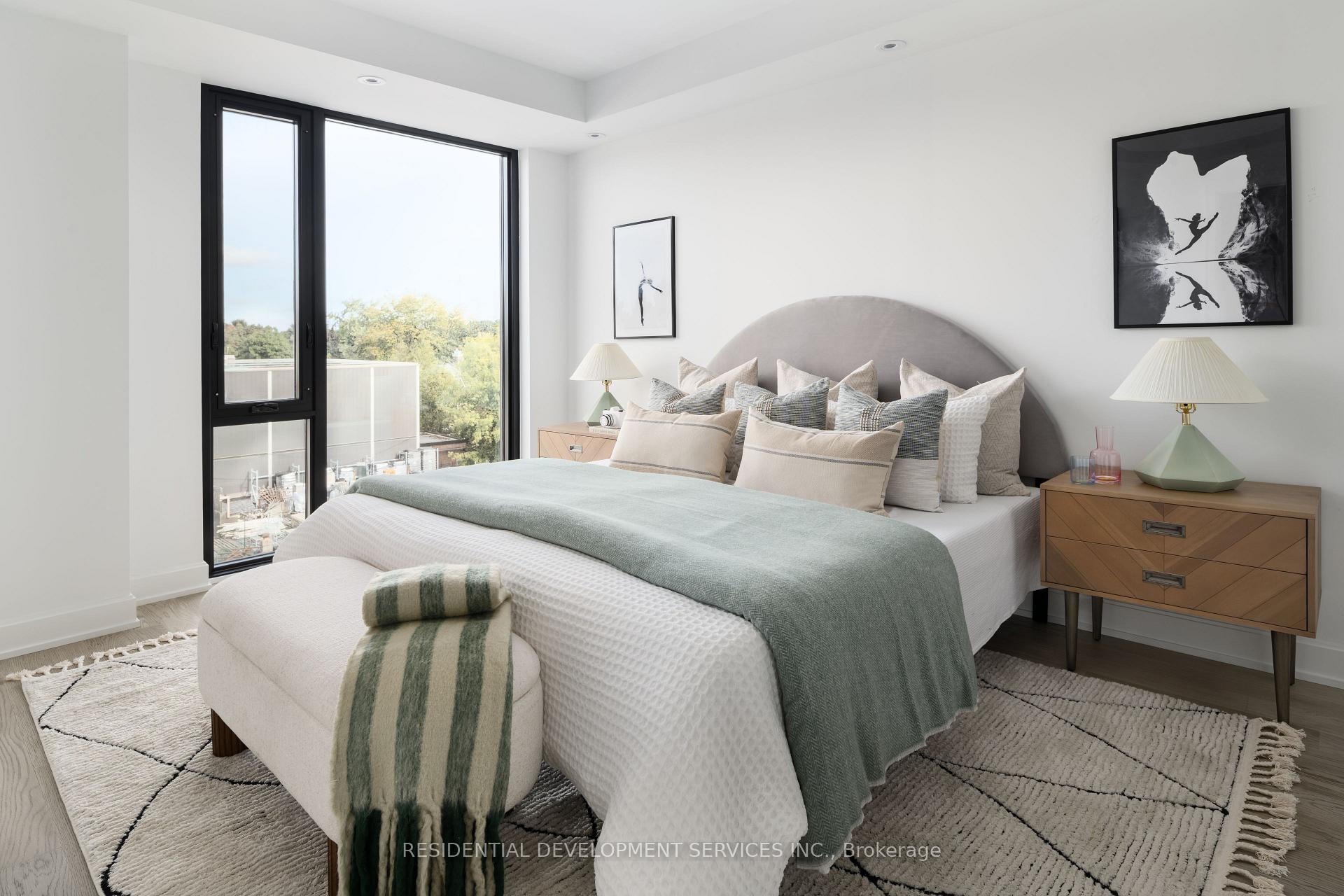 2 Bedrooms Condo at 1 Strathgowan,  Toronto For sale