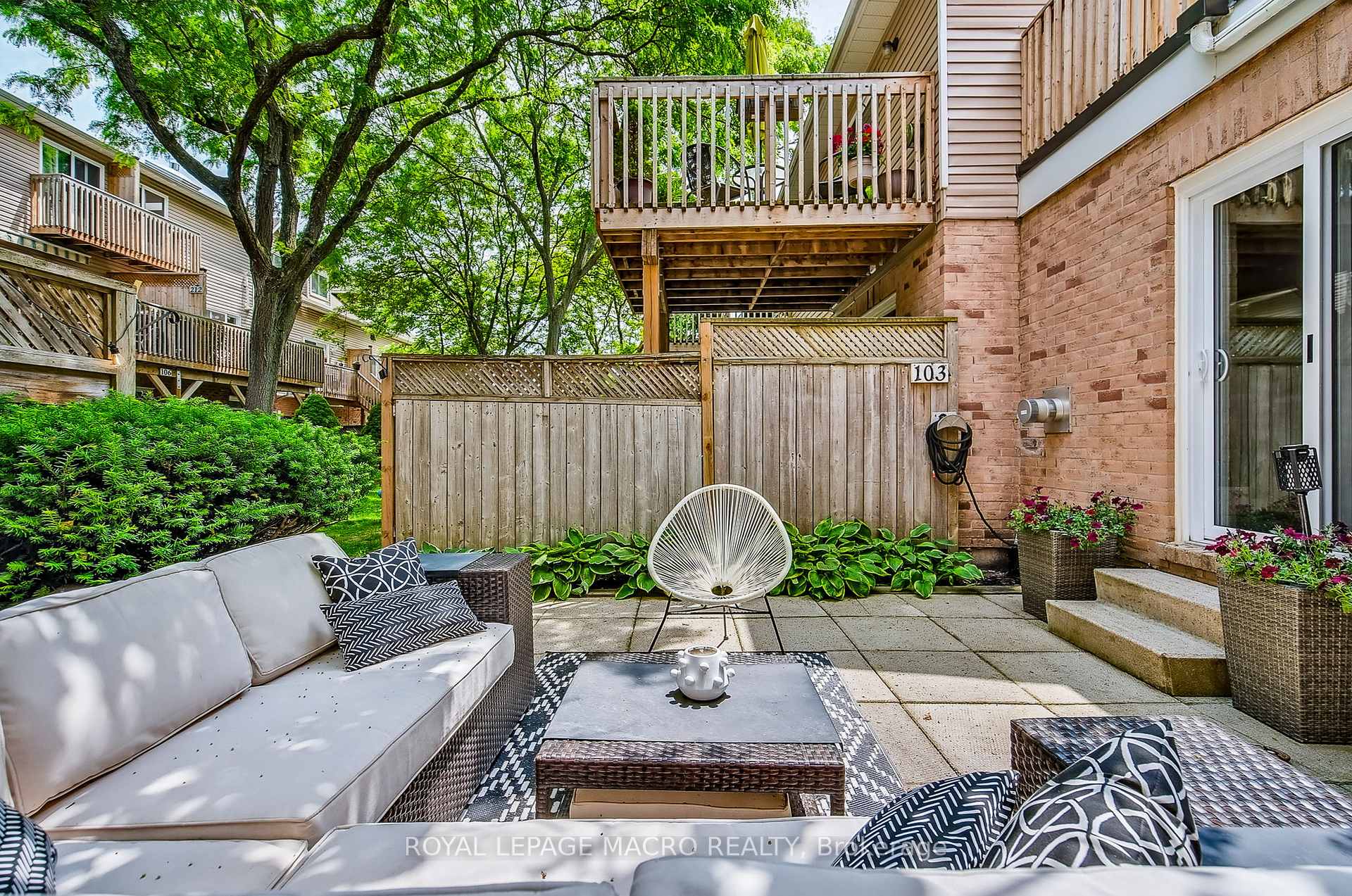 4 Bedrooms Condo at 2055 Walkers, Burlington For sale