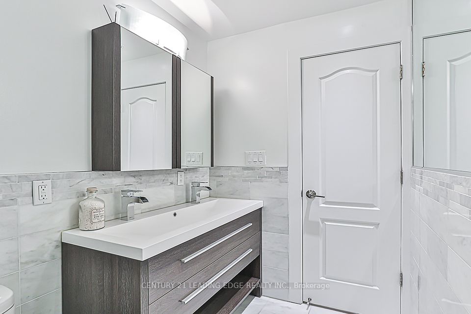 https://trreb-image.ampre.ca/OzmZDTP64aLxE3mRTtyu8QG4pCuRDDUEhW5qf5FJ0cU/rs:fit:960:960/wm:.5:so:0:50:.4/wmsh:10/wmt:PHNwYW4gZm9yZWdyb3VuZD0nd2hpdGUnIGZvbnQ9JzY4Jz5DRU5UVVJZIDIxIExFQURJTkcgRURHRSBSRUFMVFkgSU5DLiwgQnJva2VyYWdlPC9zcGFuPg/L3RycmViL2xpc3RpbmdzLzQwLzkyLzgyLzQyL3AvOWJjZTVjNjgtNGEzYi00ZDVjLWJiYTYtMzU2ZTY2ZmFkMDliLmpwZw.jpg