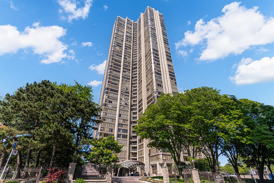 2045 Lake Shore