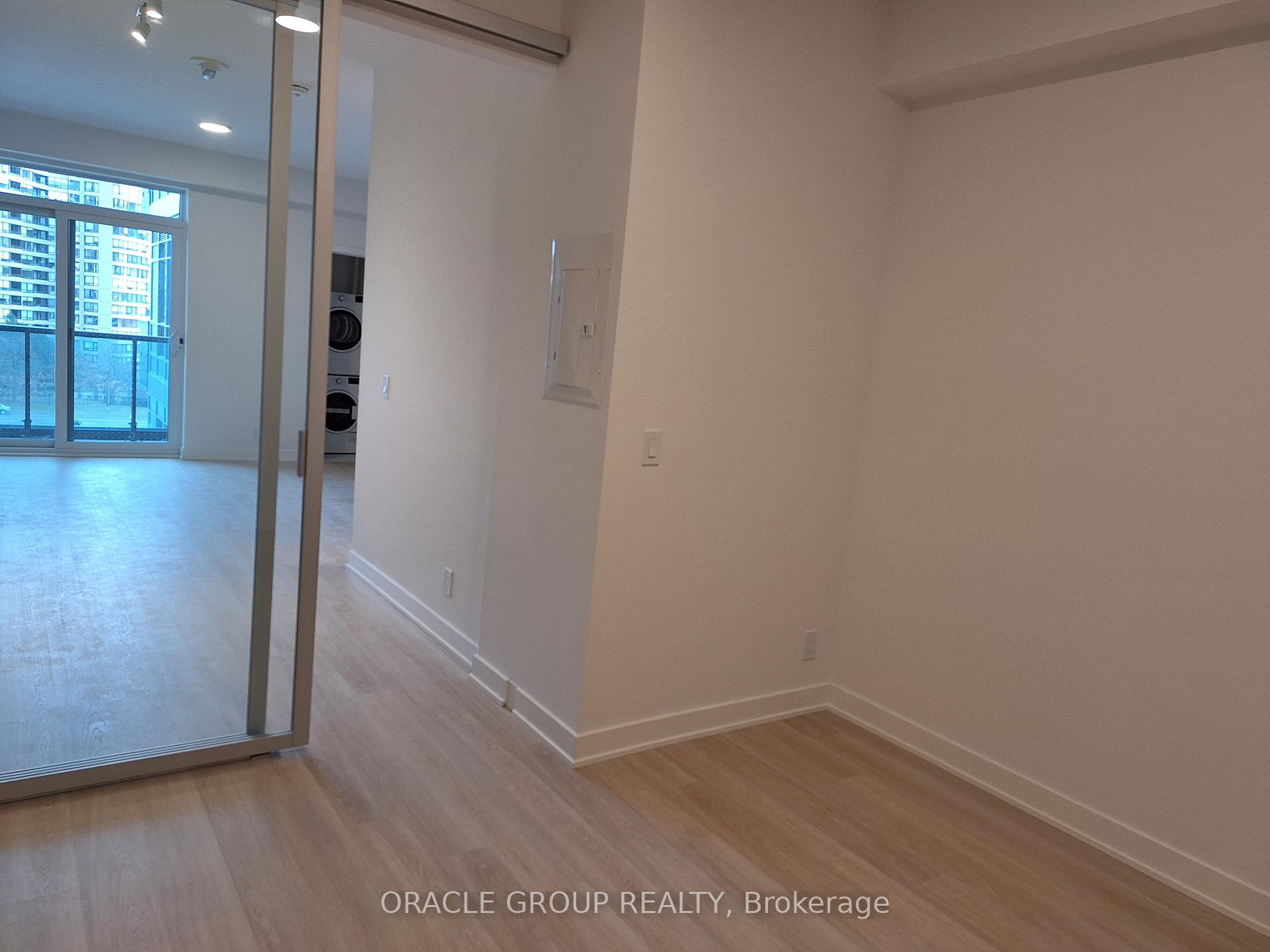 1 Bedroom Condo at 30 Upper Mall,  Vaughan For sale