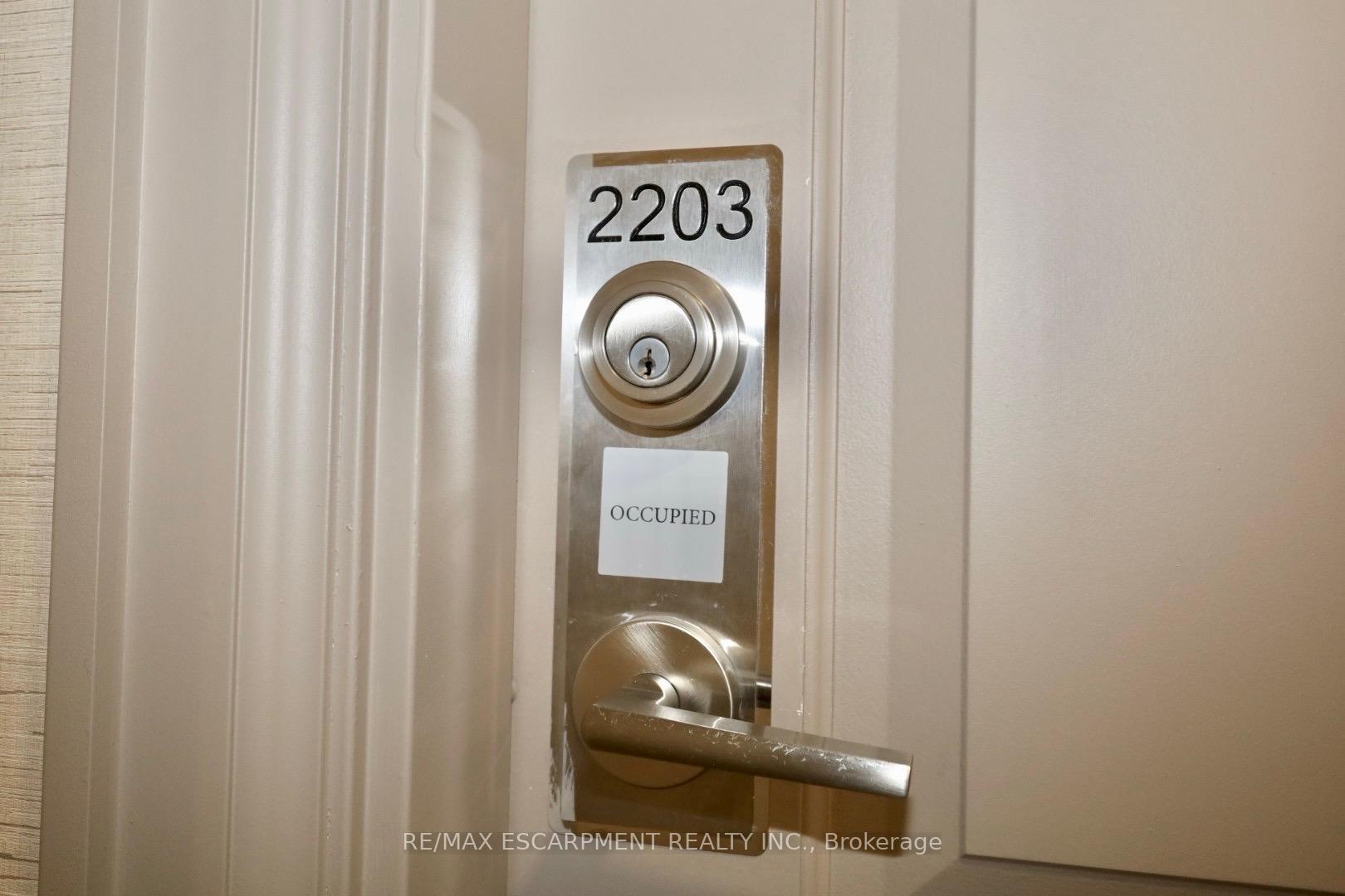 2 Bedrooms Condo at 36 Elm, Mississauga For sale