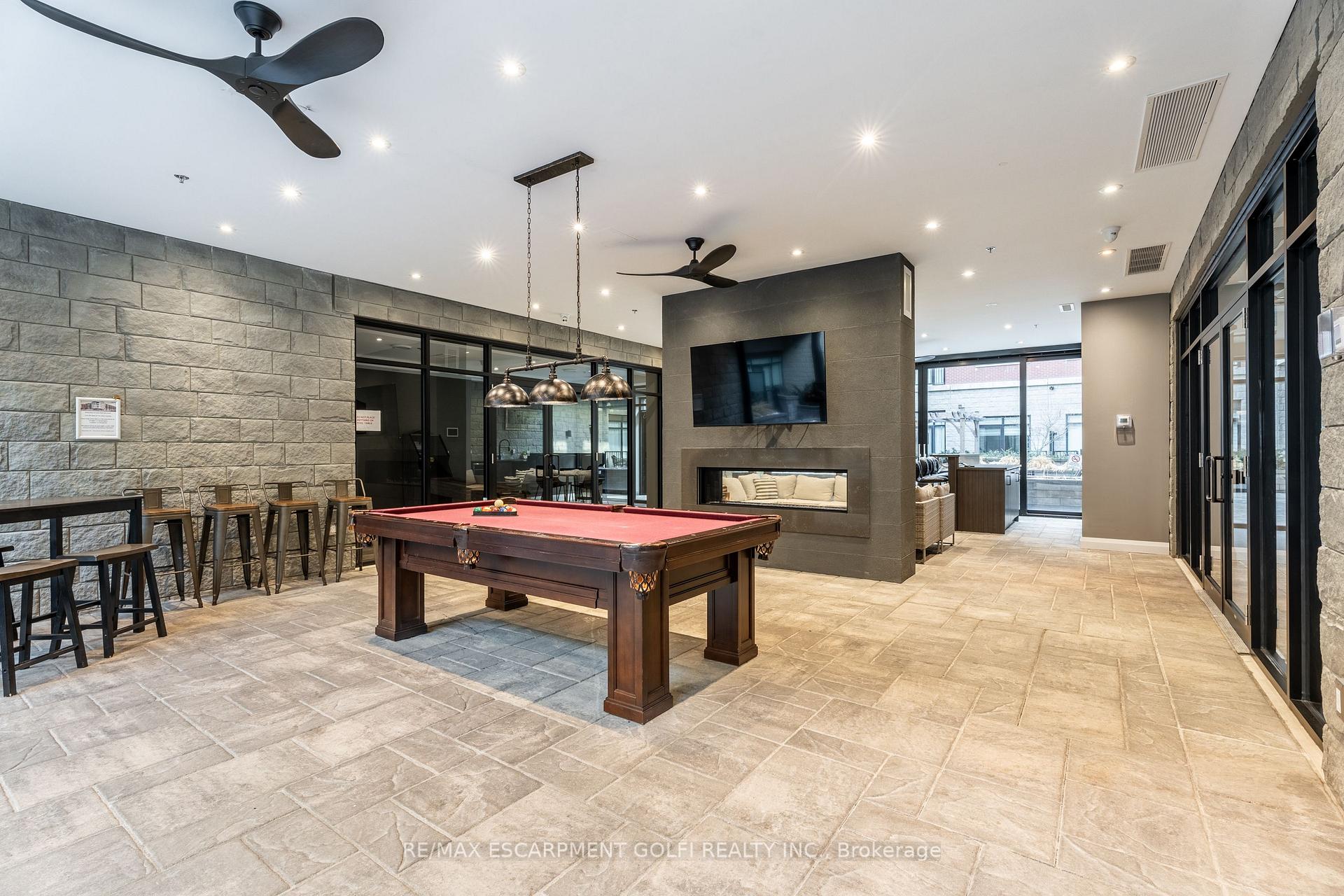 2 Bedrooms Condo at 1 Redfern, Hamilton For sale
