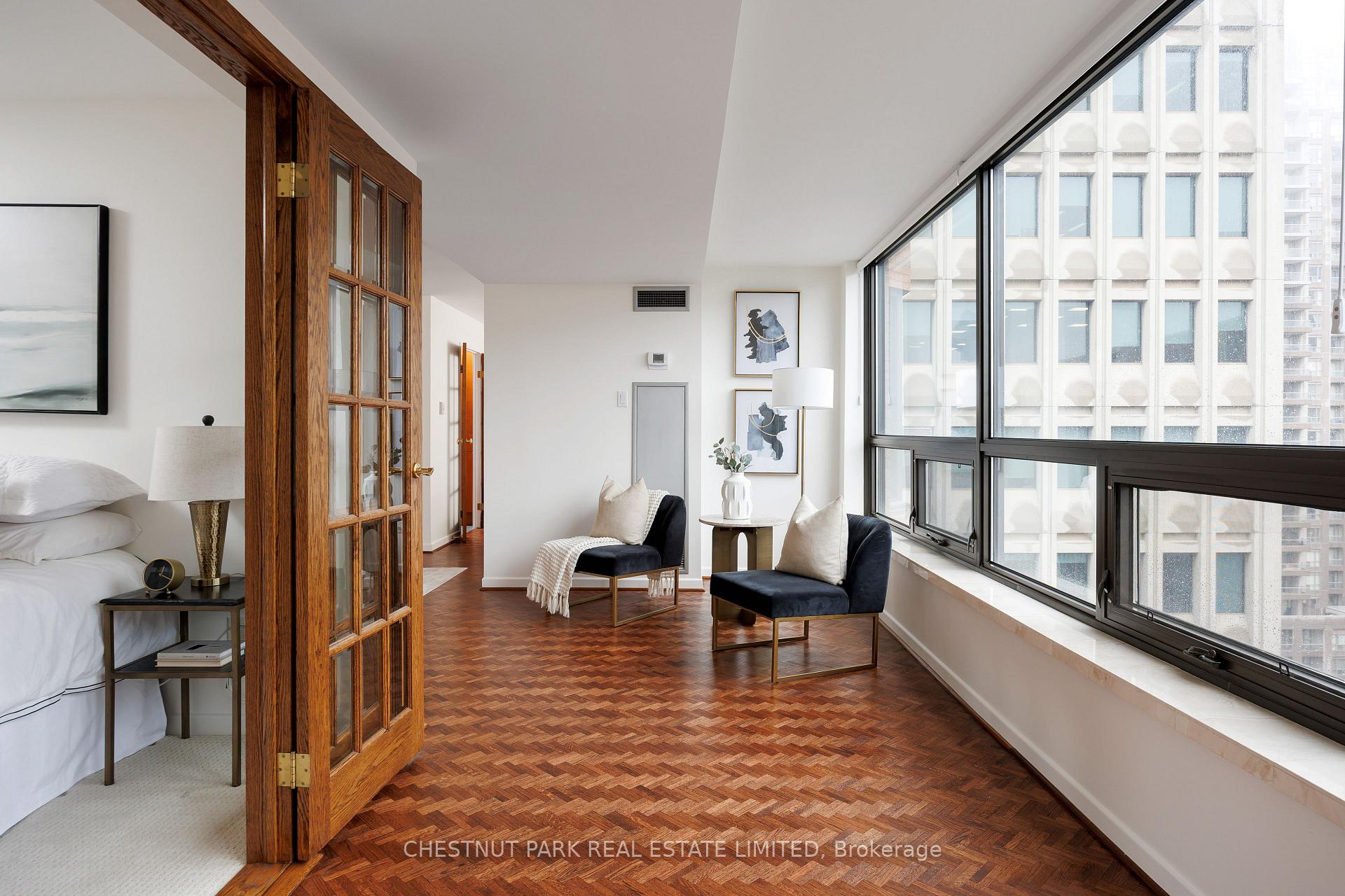 3 Bedrooms Condo at 62 Wellesley, Toronto For sale