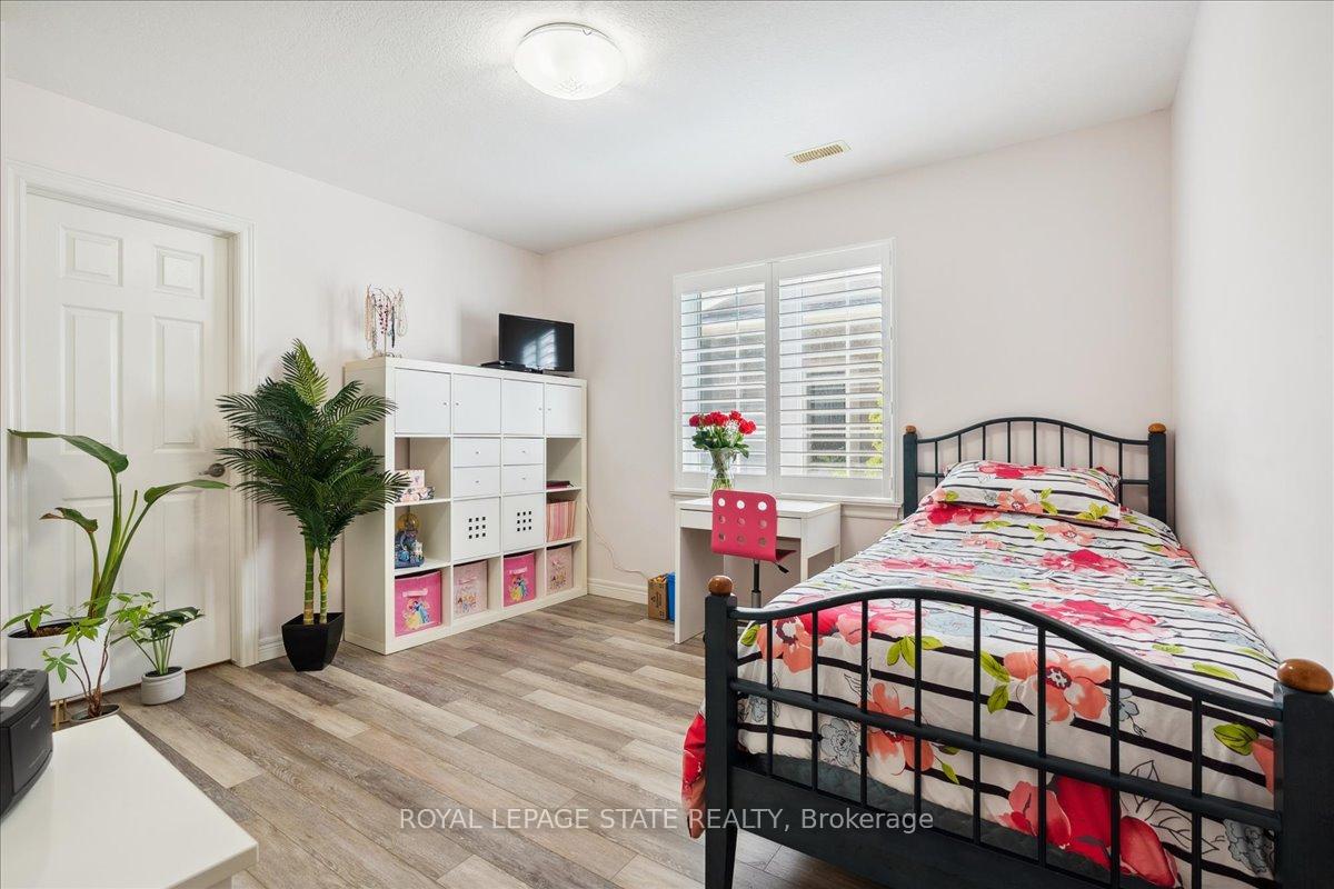 2 Bedrooms Condo at 484 Millen,  Hamilton For sale