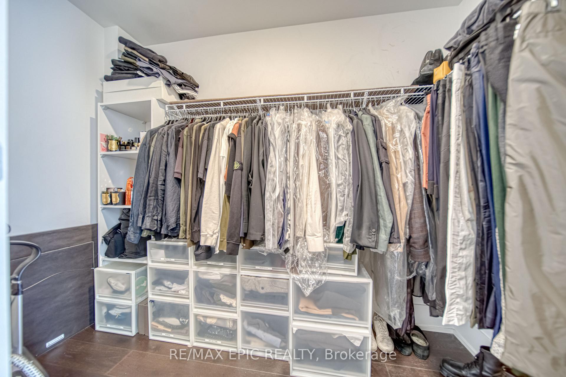 3 Bedrooms Condo at 165 Pears, Toronto For sale
