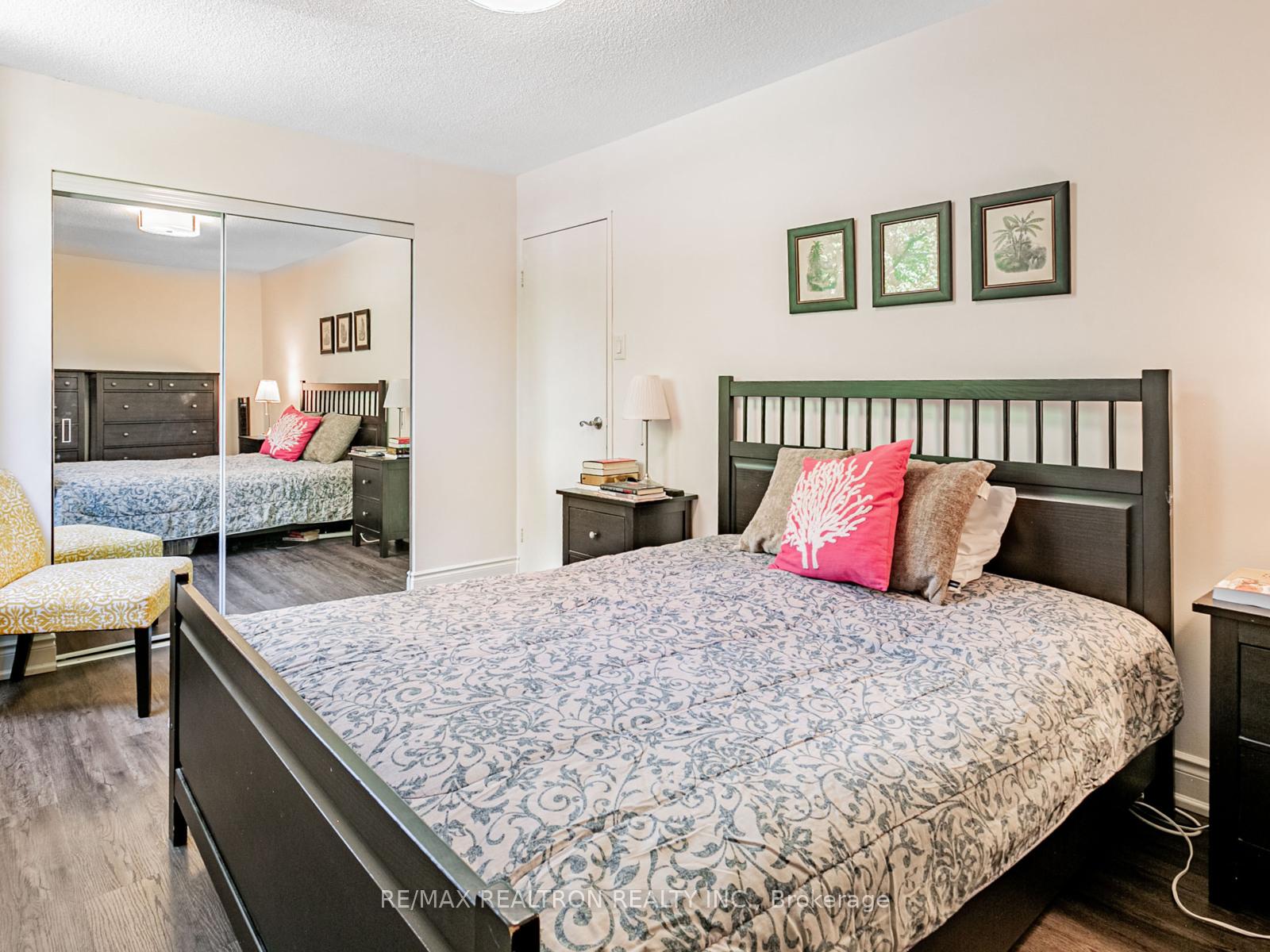 2 Bedrooms Condo at 22 Shallmar, Toronto For sale