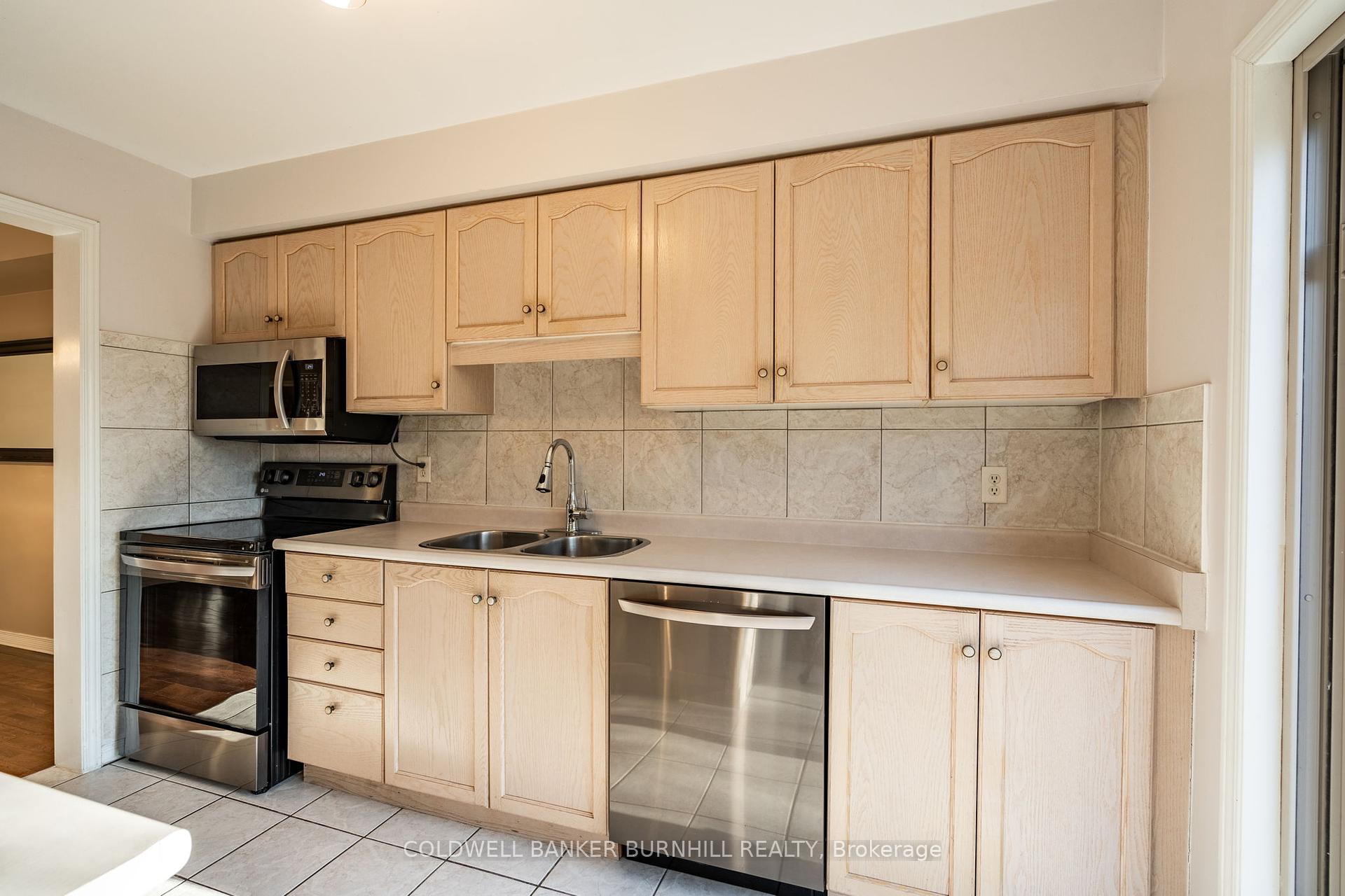 3 Bedrooms Condo at 1276 SILVAN FOREST,  Burlington For sale
