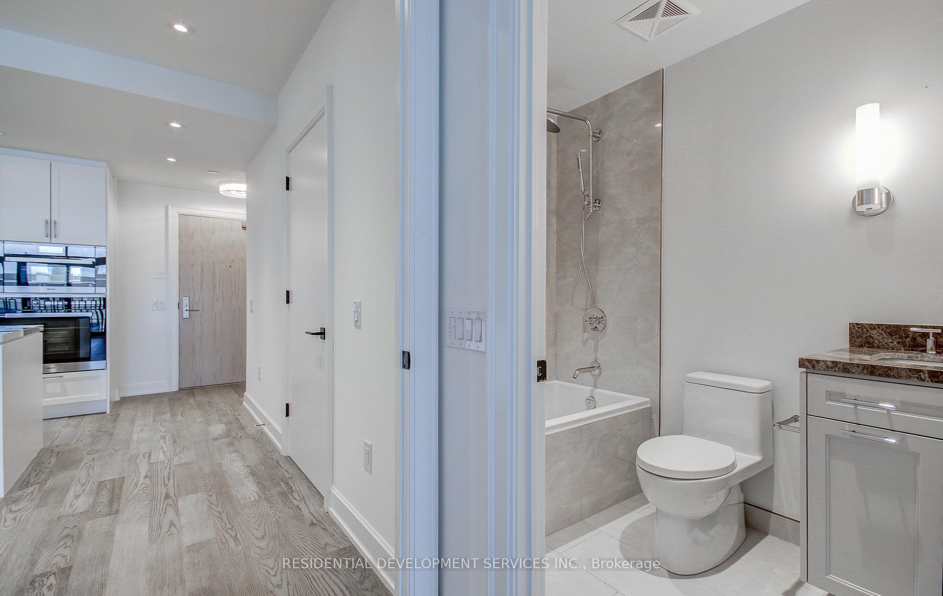 2 Bedrooms Condo at 1 Strathgowan, Toronto For sale