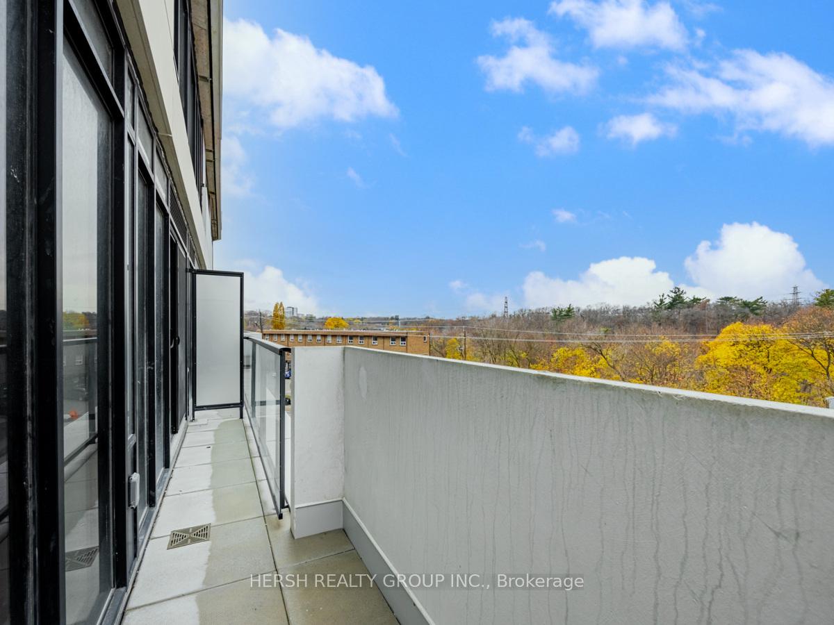 2 Bedrooms Condo at 160 Kingsway,  Toronto For sale