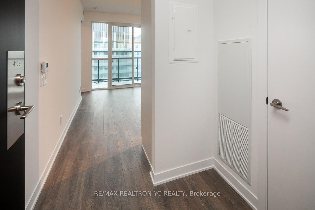1 Bedroom Condo at 87 Peter,  Toronto For sale