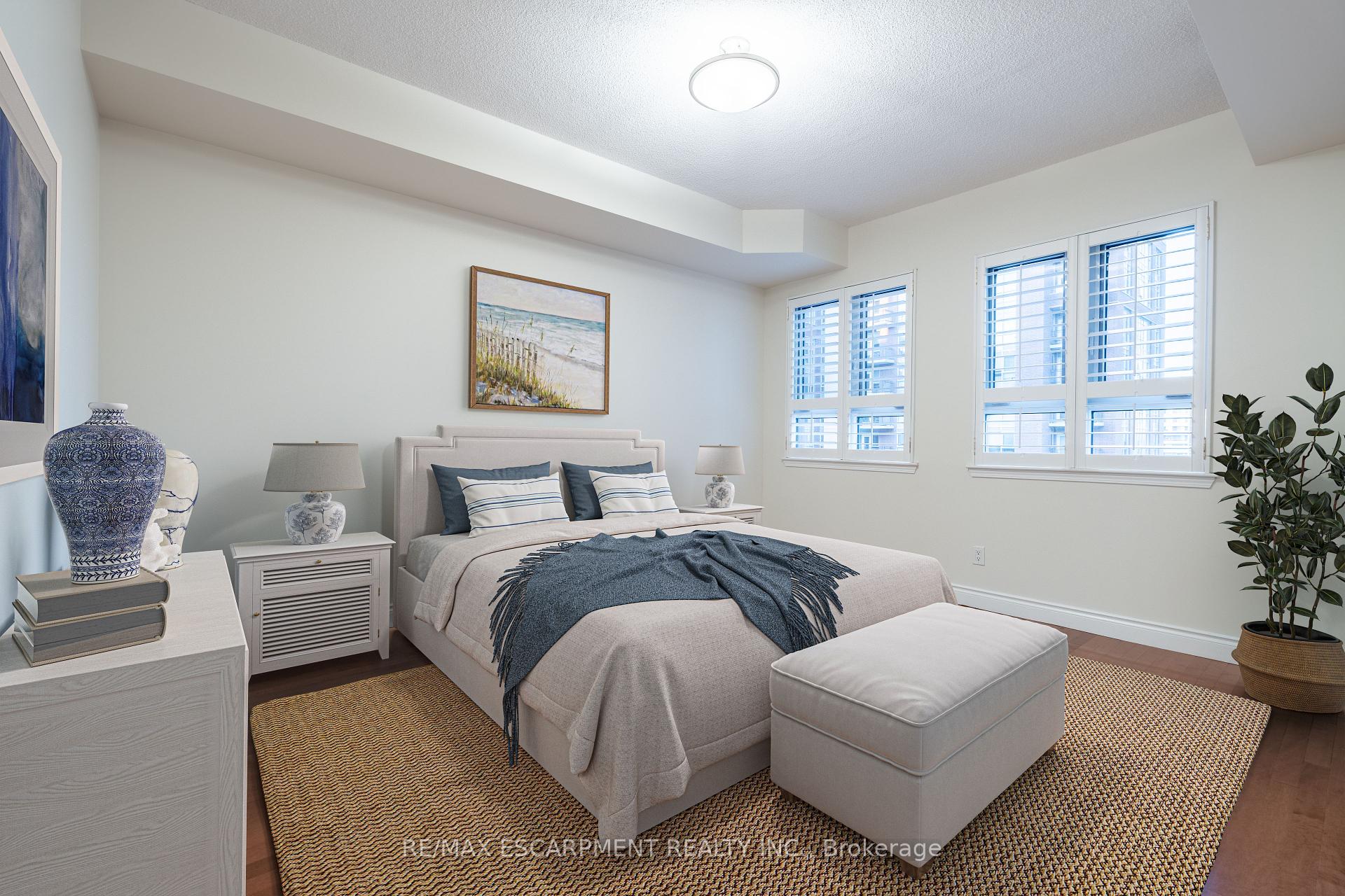 2 Bedrooms Condo at 399 Elizabeth, Burlington For sale