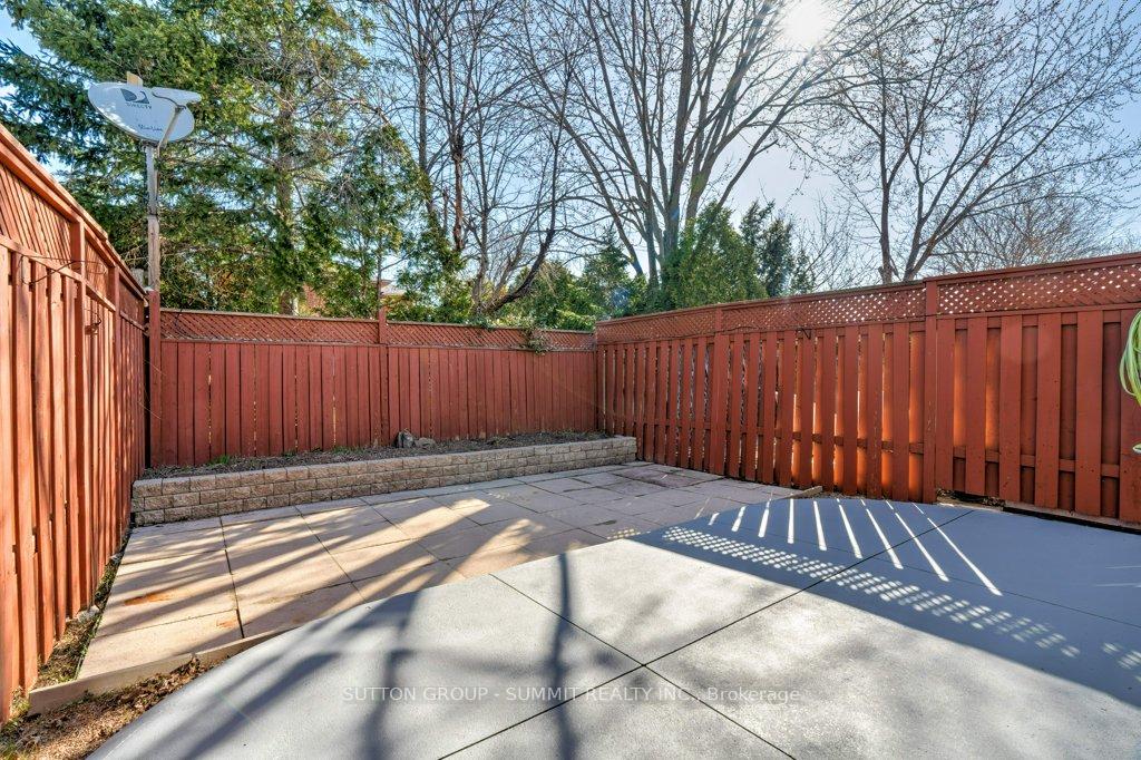 3 Bedrooms Condo at 1489 Heritage,  Oakville For sale