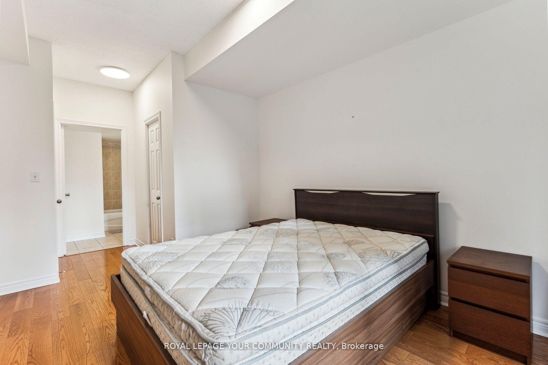 3 Bedrooms Condo at 207 Wellesley,  Toronto For sale
