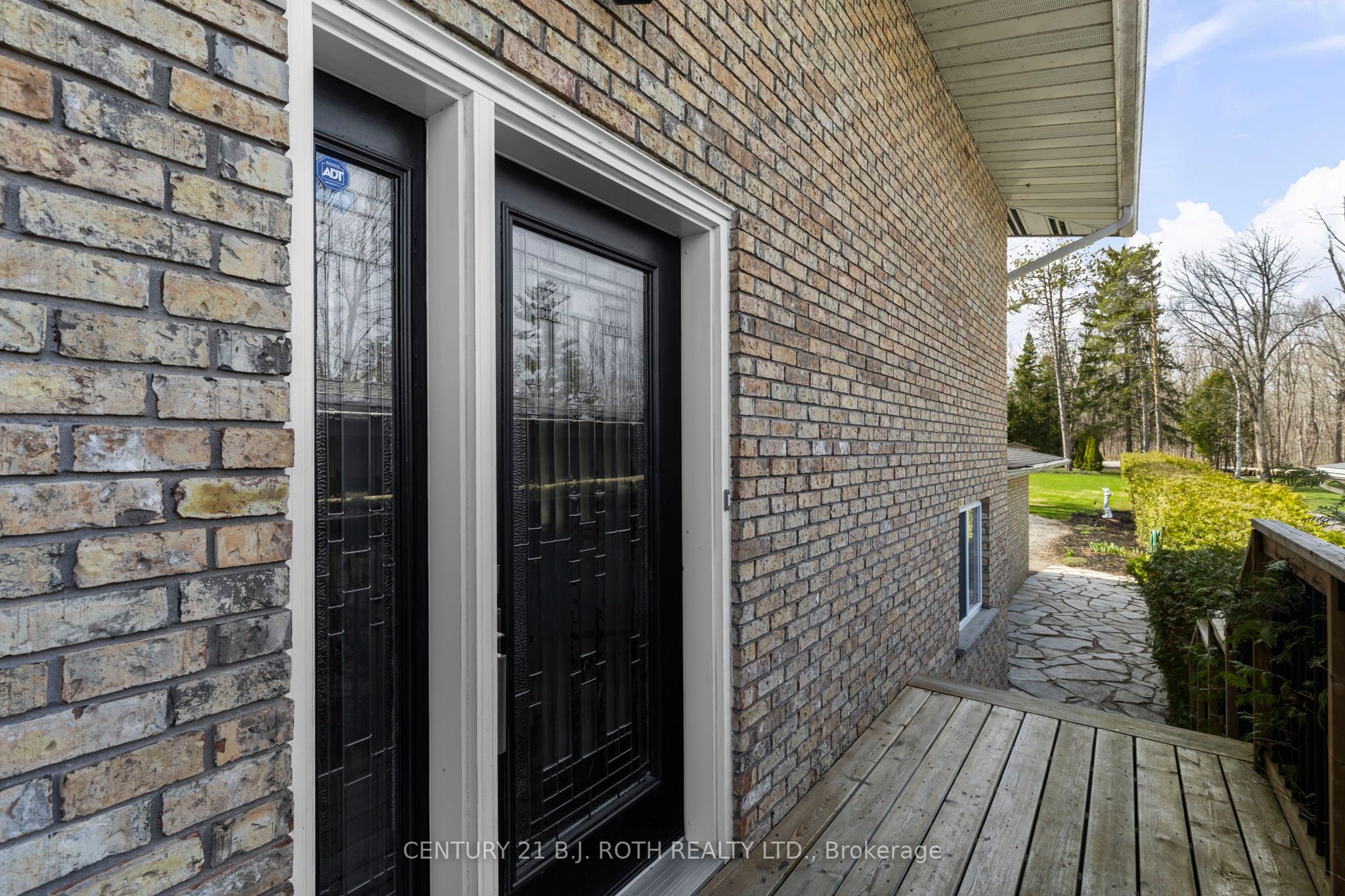 2679 Lakeshore Road E
