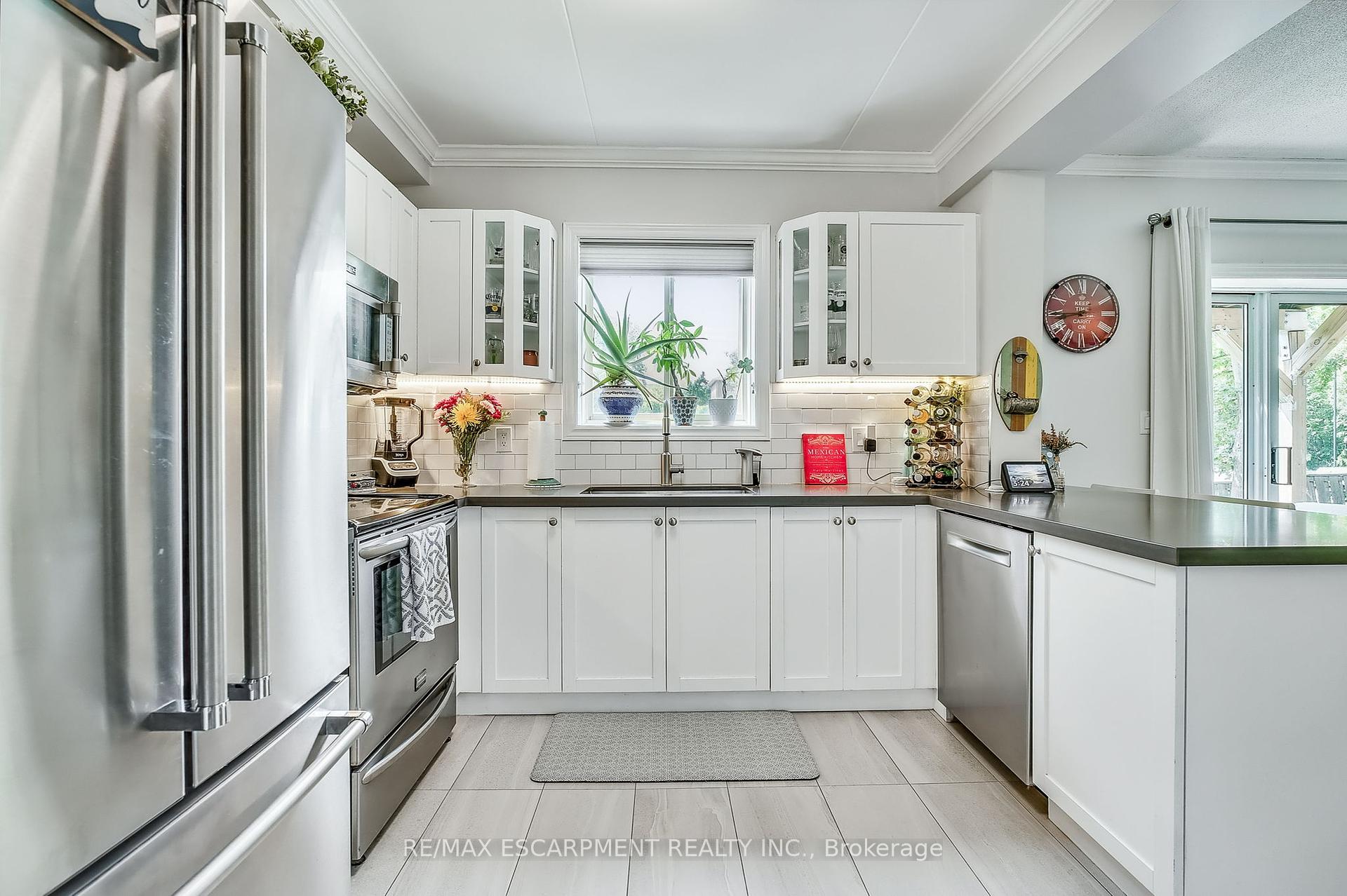 2 Bedrooms Condo at 4045 UPPER MIDDLE, Burlington For sale