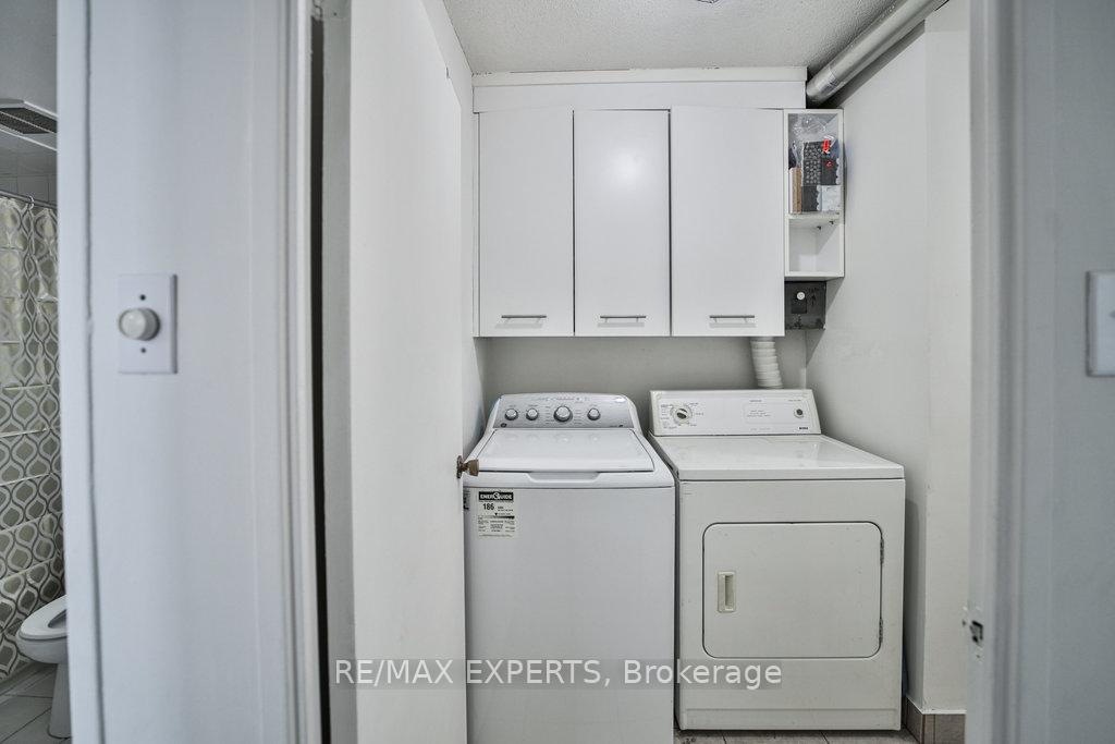 2 Bedrooms Condo at 551 The West Mall,  Toronto For sale