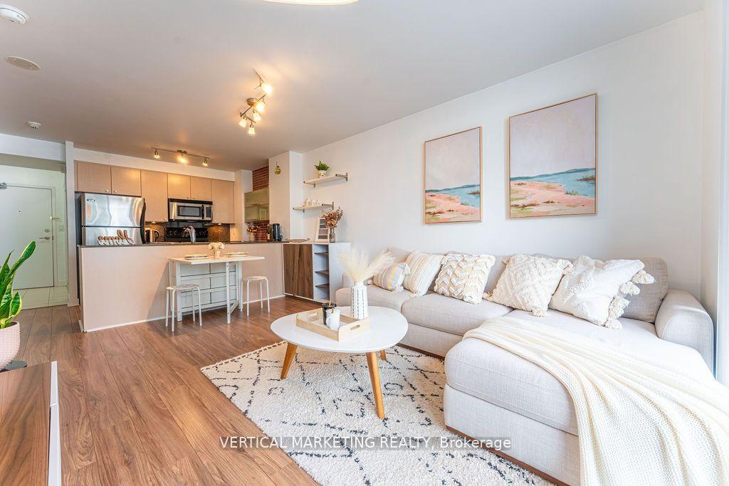 2 Bedrooms Condo at 11 Brunel, Toronto For sale