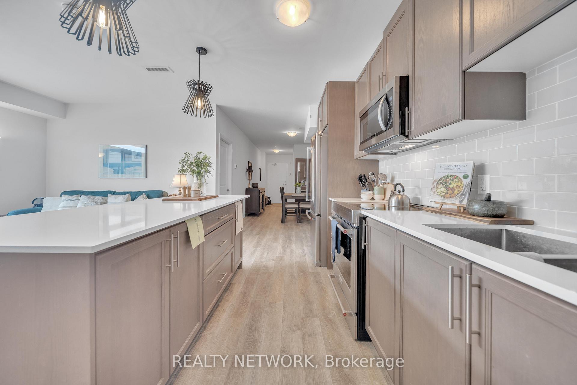 2 Bedrooms Condo at 1 Redfern, Hamilton For sale
