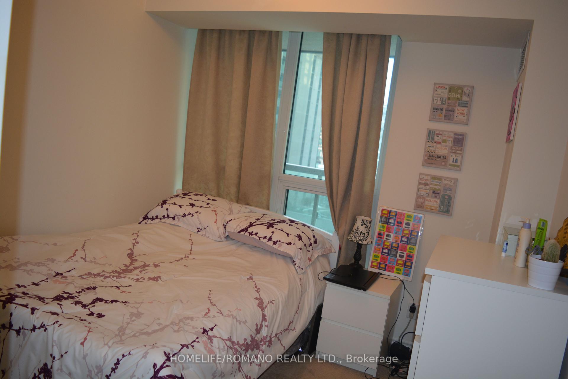 1 Bedroom Condo at 19 Grand Trunk, Toronto For sale