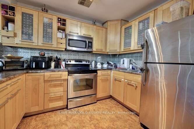 3 Bedrooms Condo at 49 Queen, Mississauga For sale