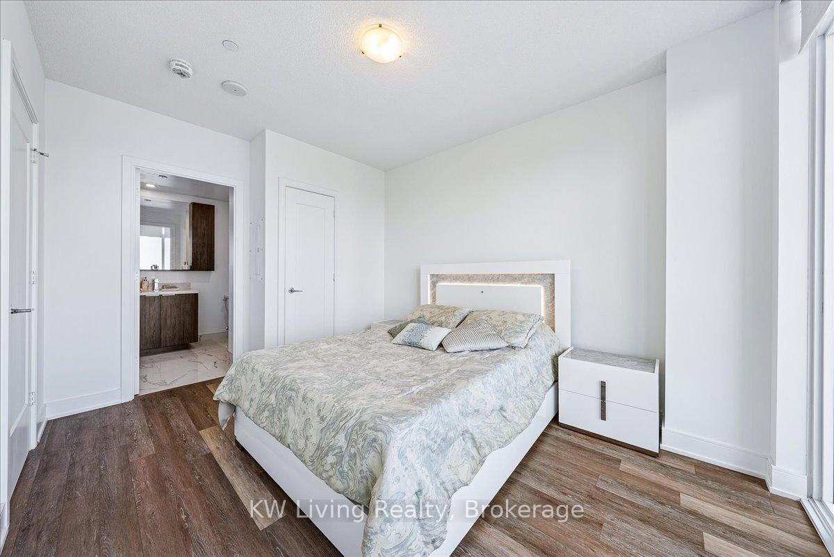 2 Bedrooms Condo at 70 Annie Craig, Toronto For sale