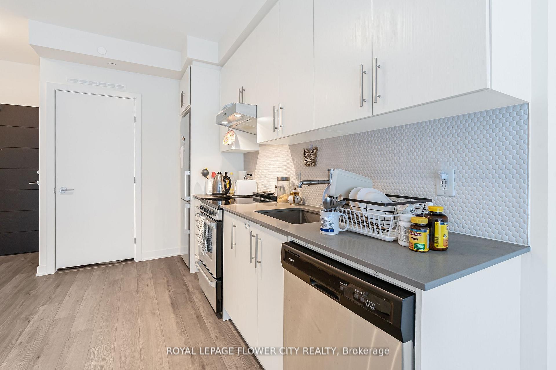 2 Bedrooms Condo at 212 King William, Hamilton For sale